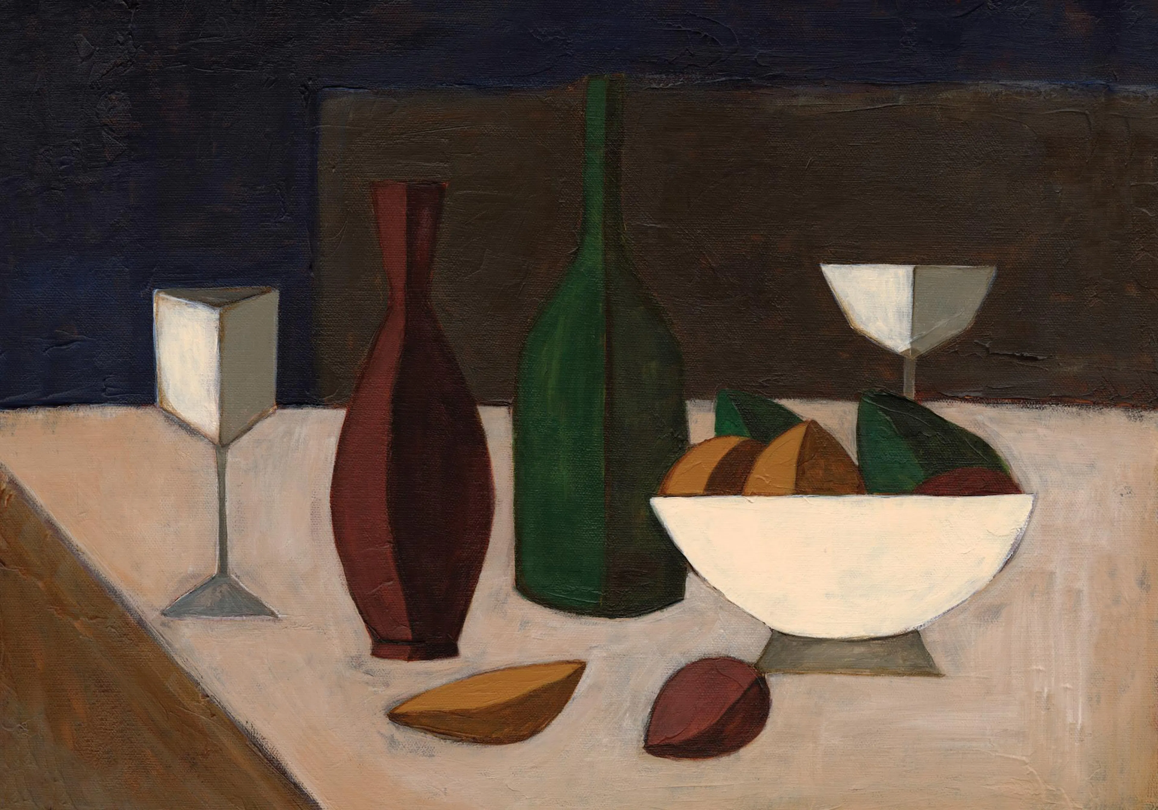 Affiche dune nature morte cubiste avec verres, bouteille et coupe de fruits aux teintes terreuses.