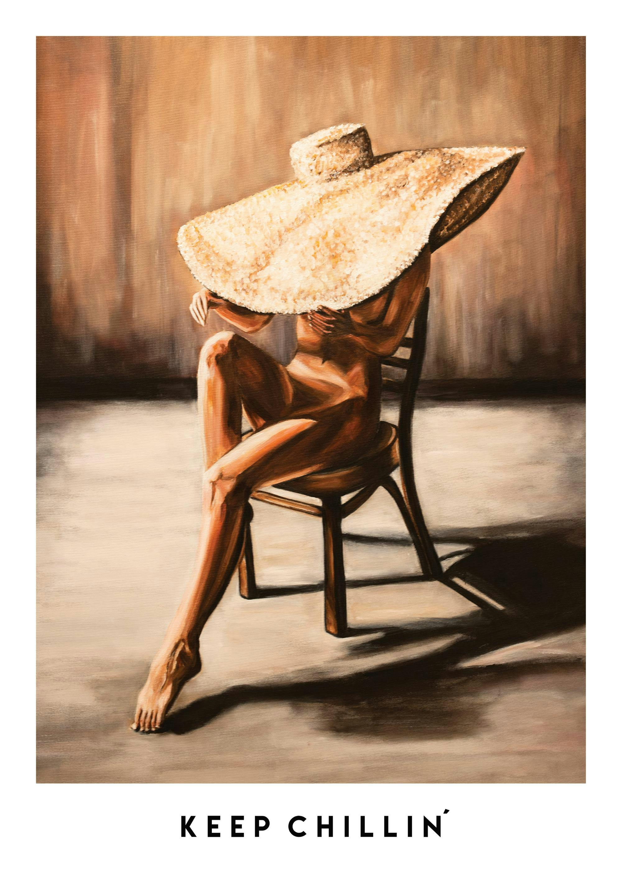 Póster de mujer sentada en una silla con sombrero de sol, en tonos tierra, estilo relajante, de Sofia Larsson.