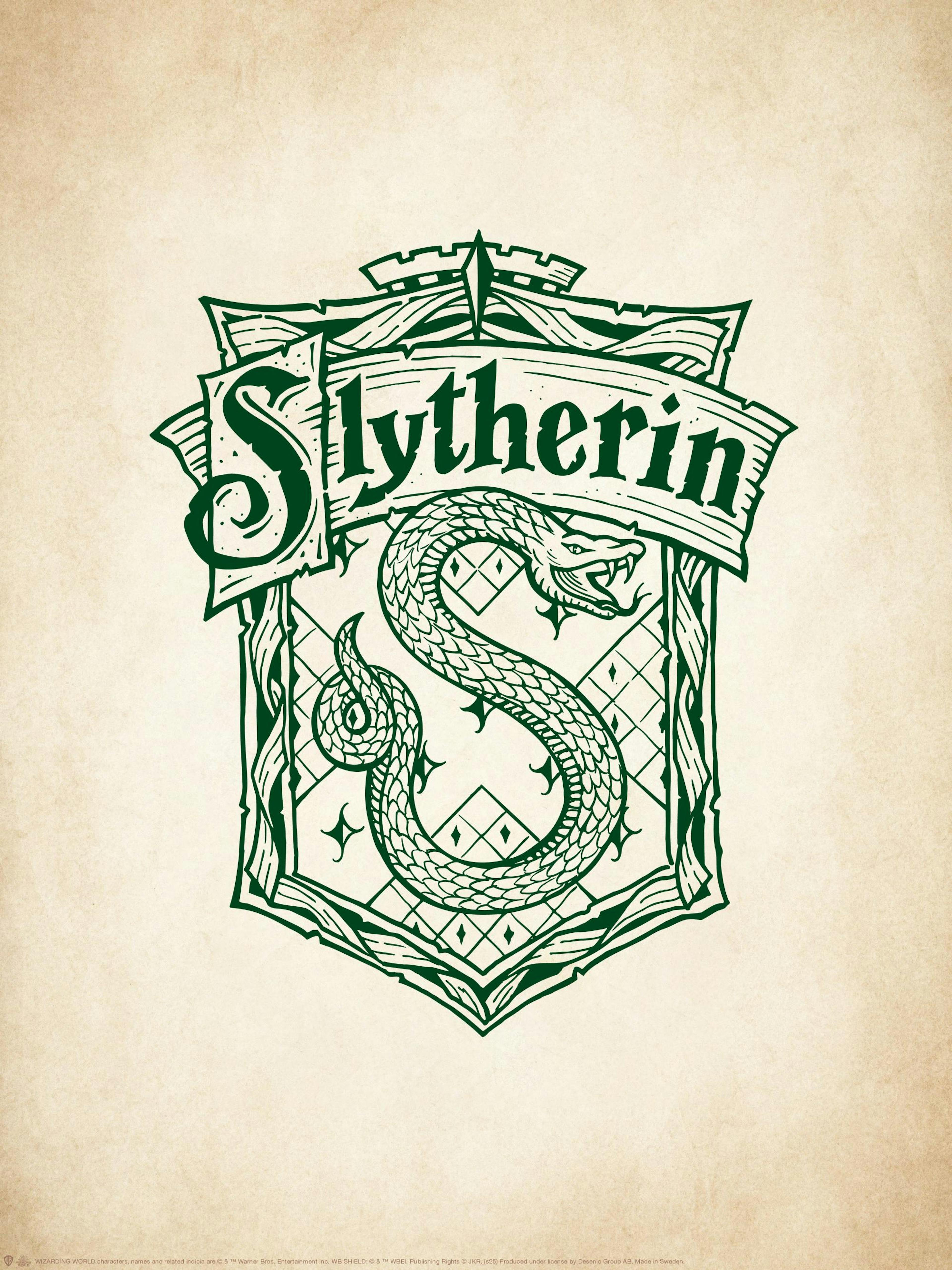 Harry Potter Luihuinen-tuvan vaakuna, jossa vihreä käärme ja teksti Slytherin vintage-beigeä taustaa vasten.