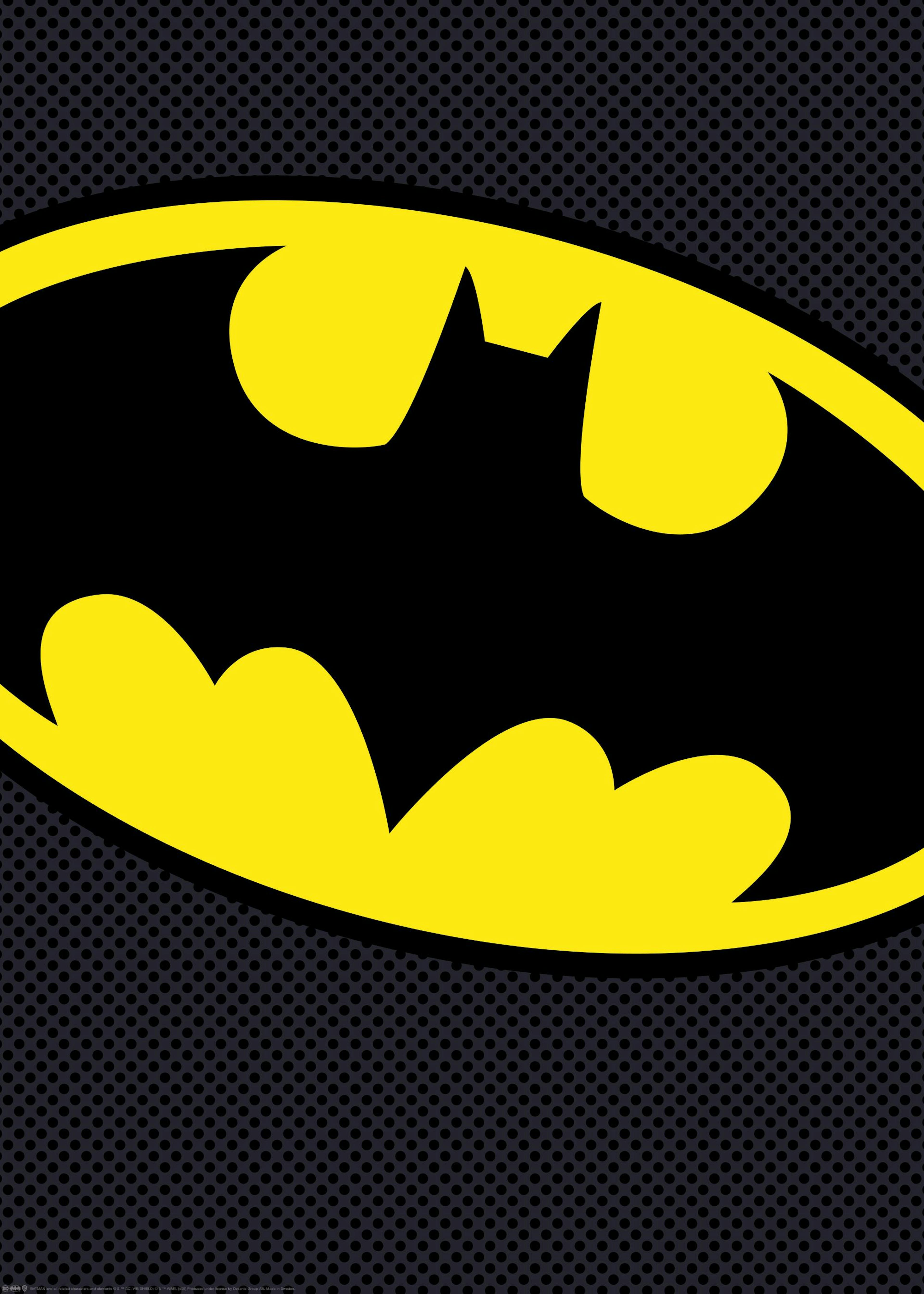 Batman logo poster, geel en zwart vleermuis-icoon op een donkere achtergrond met stippenpatroon