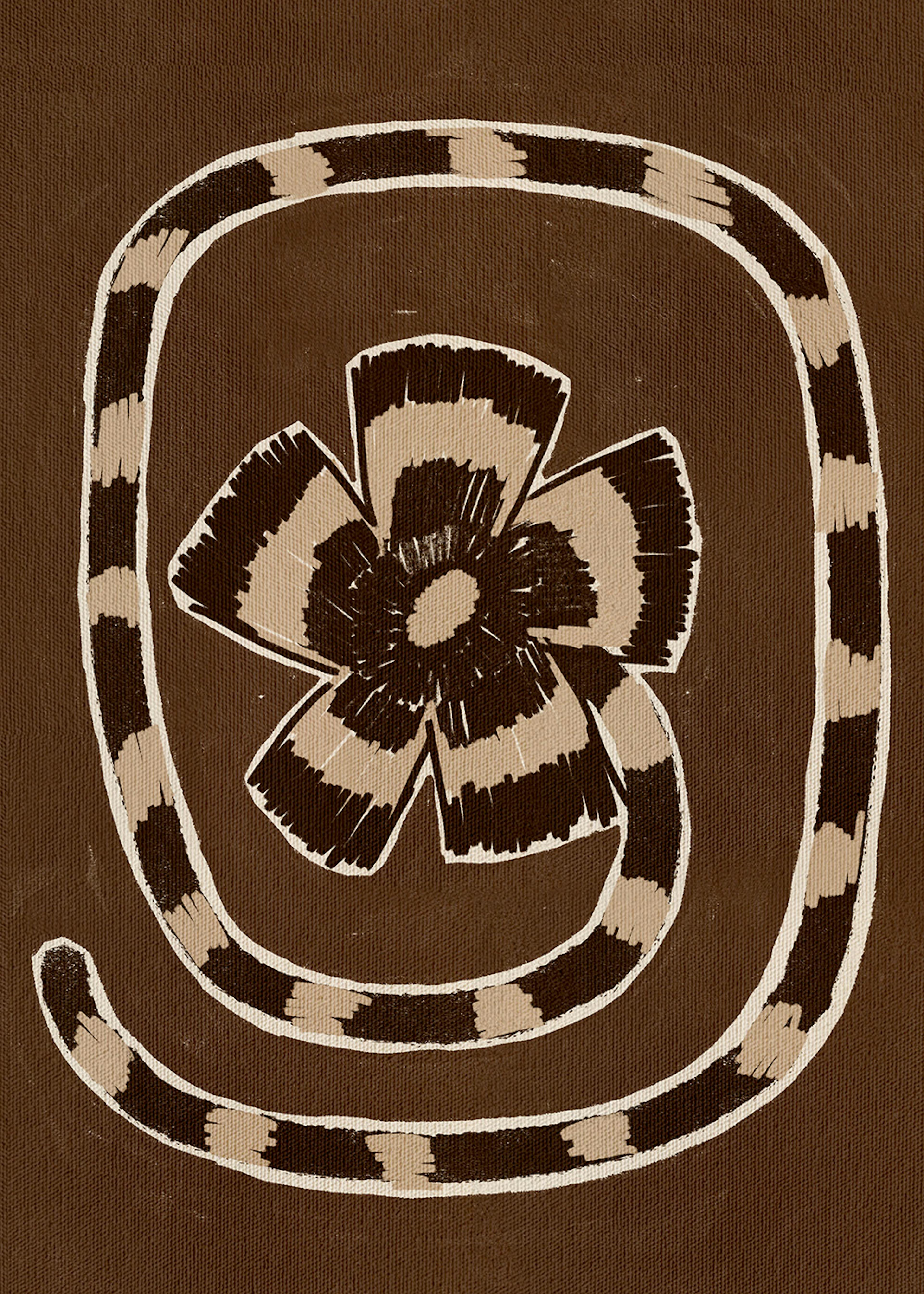 Póster de un patrón tribal en tonos marrones, con una forma de flor central y un diseño espiral.