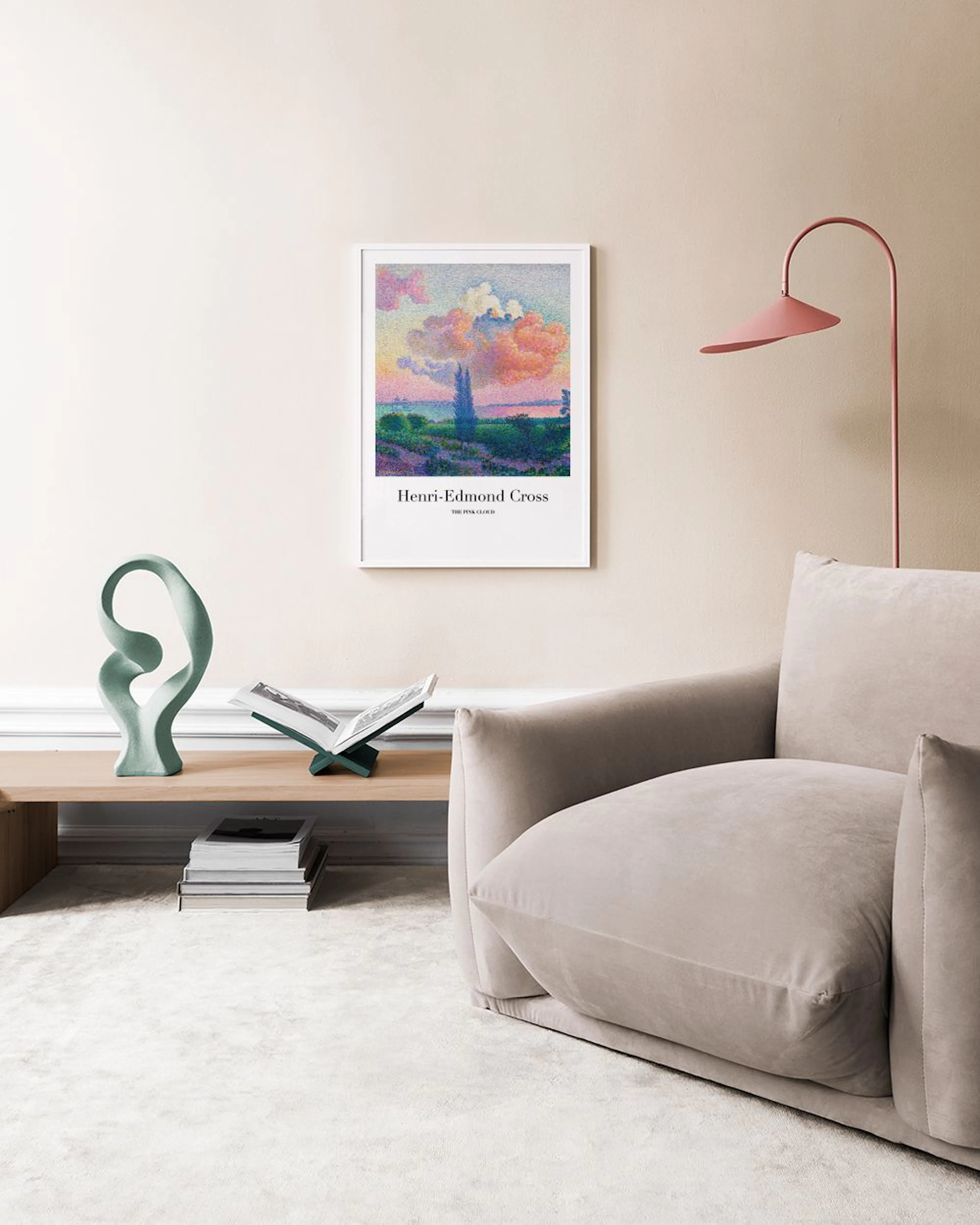 Henri-Edmond Cross plakat med lyserøde skyer over et landskab, der hænger over et hvidt marmorbord med vaser.
