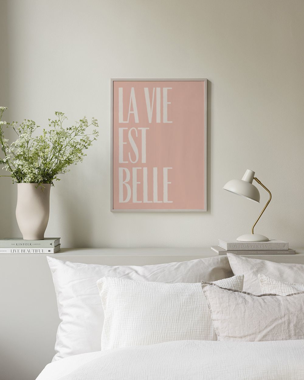 La Vie Est Belle Text Poster – Inspirierendes Wandbild | desenio.de