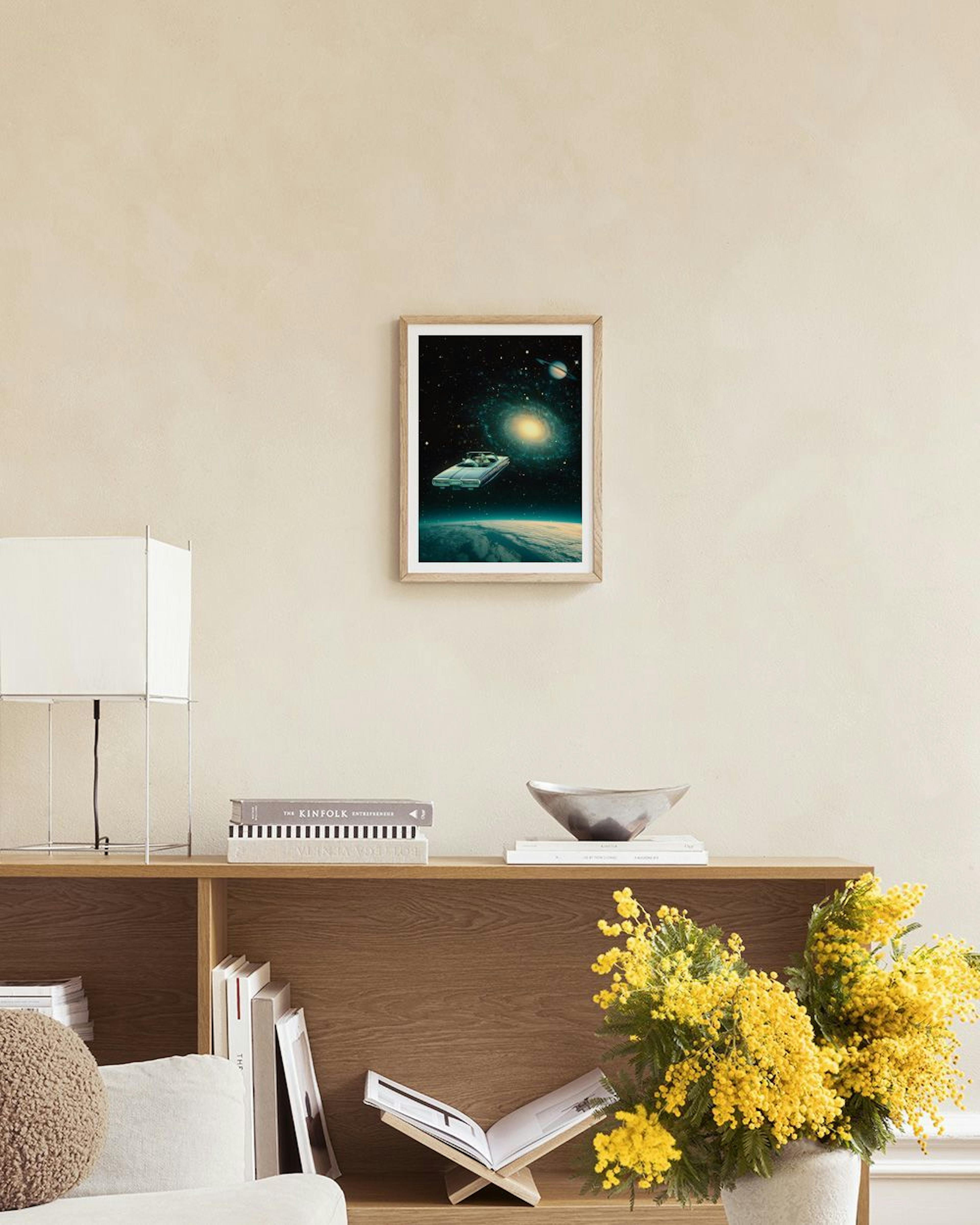 Póster de un coche clásico volando en el espacio sobre la Tierra, con una galaxia y un planeta, exhibido en una sala moderna.