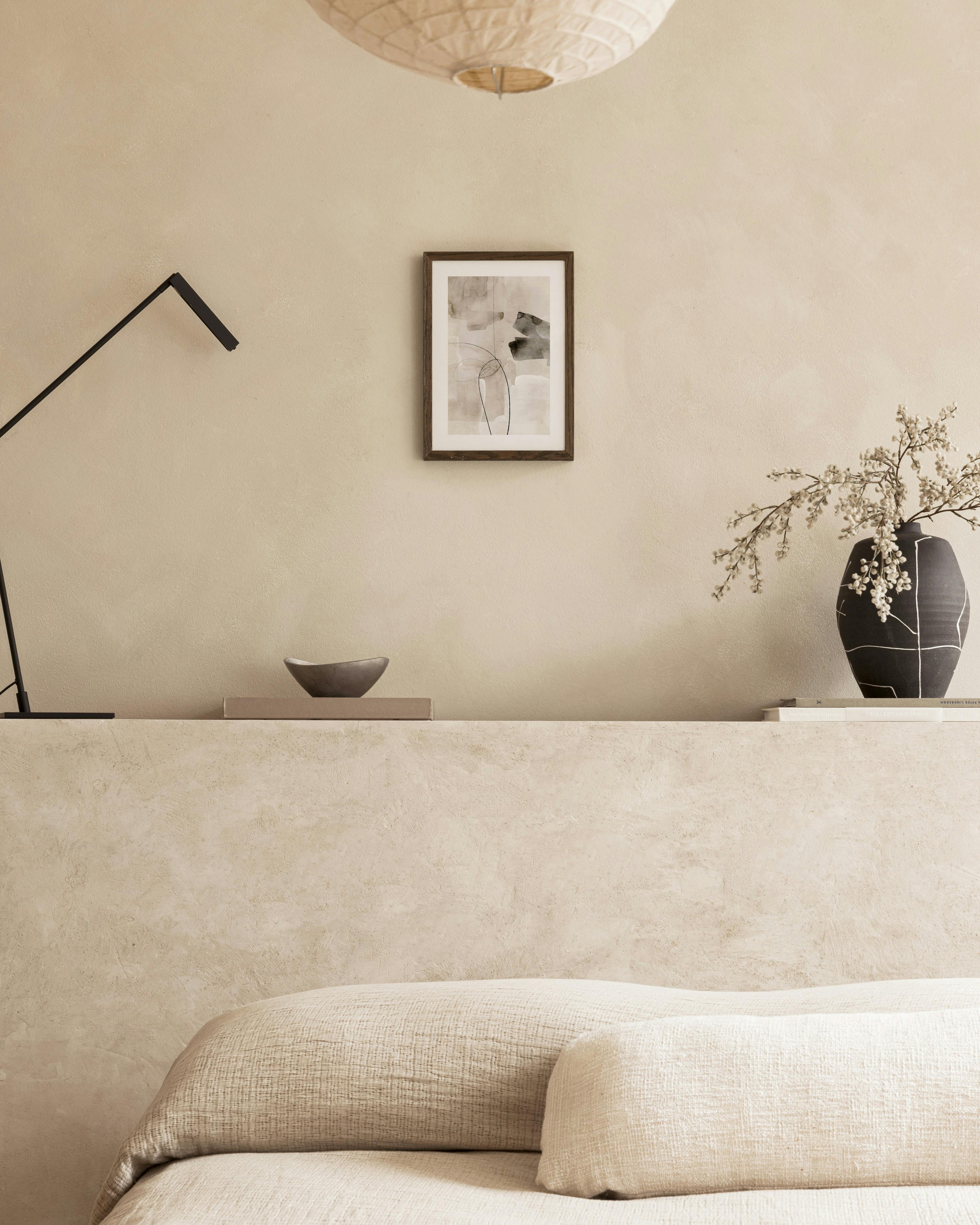 Affiche daquarelle abstraite avec des formes et des lignes aux couleurs terreuses, tons de beige et noir.