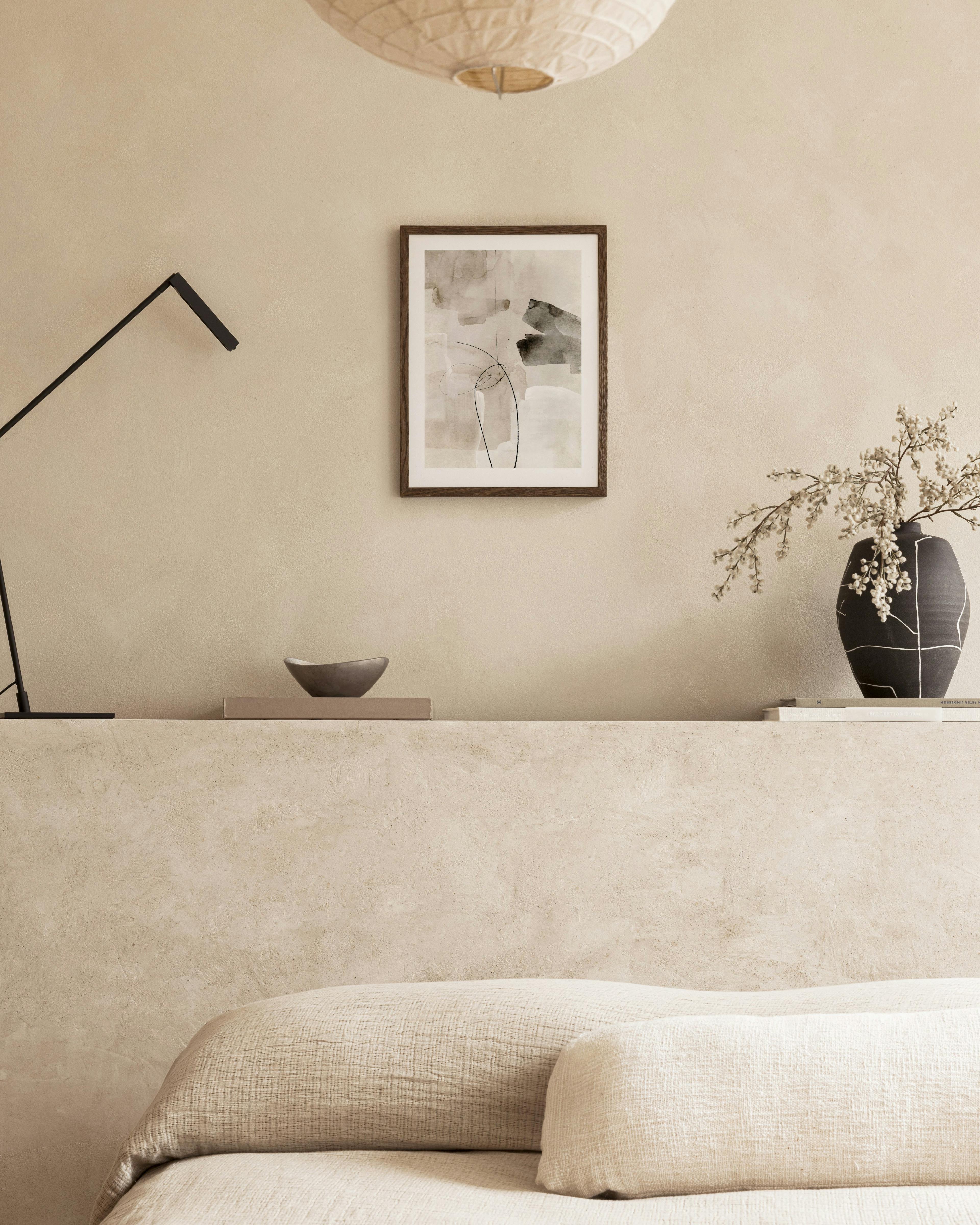 Poster acquerello astratto con linee nere e forme in toni neutri, beige e marrone.