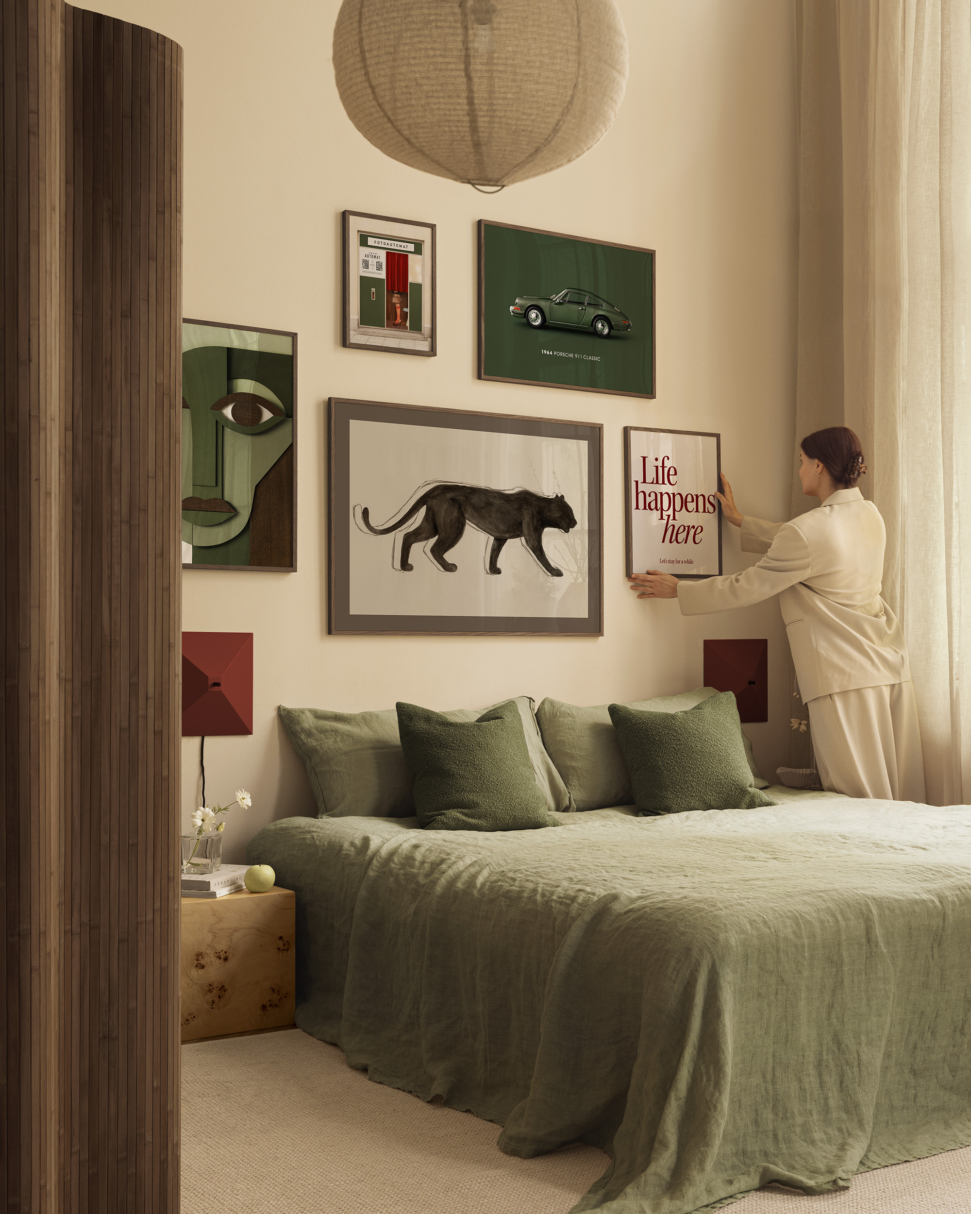 Affiche The Hug – Art mural rouge texturé moderne | desenio.fr