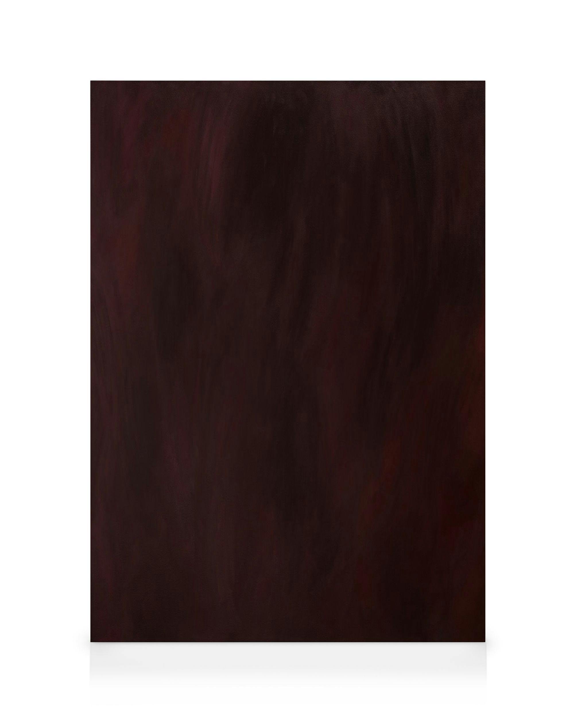 Een canvas met een dieprode, bijna zwarte, abstracte achtergrond met subtiele kleurnuances en textuur.