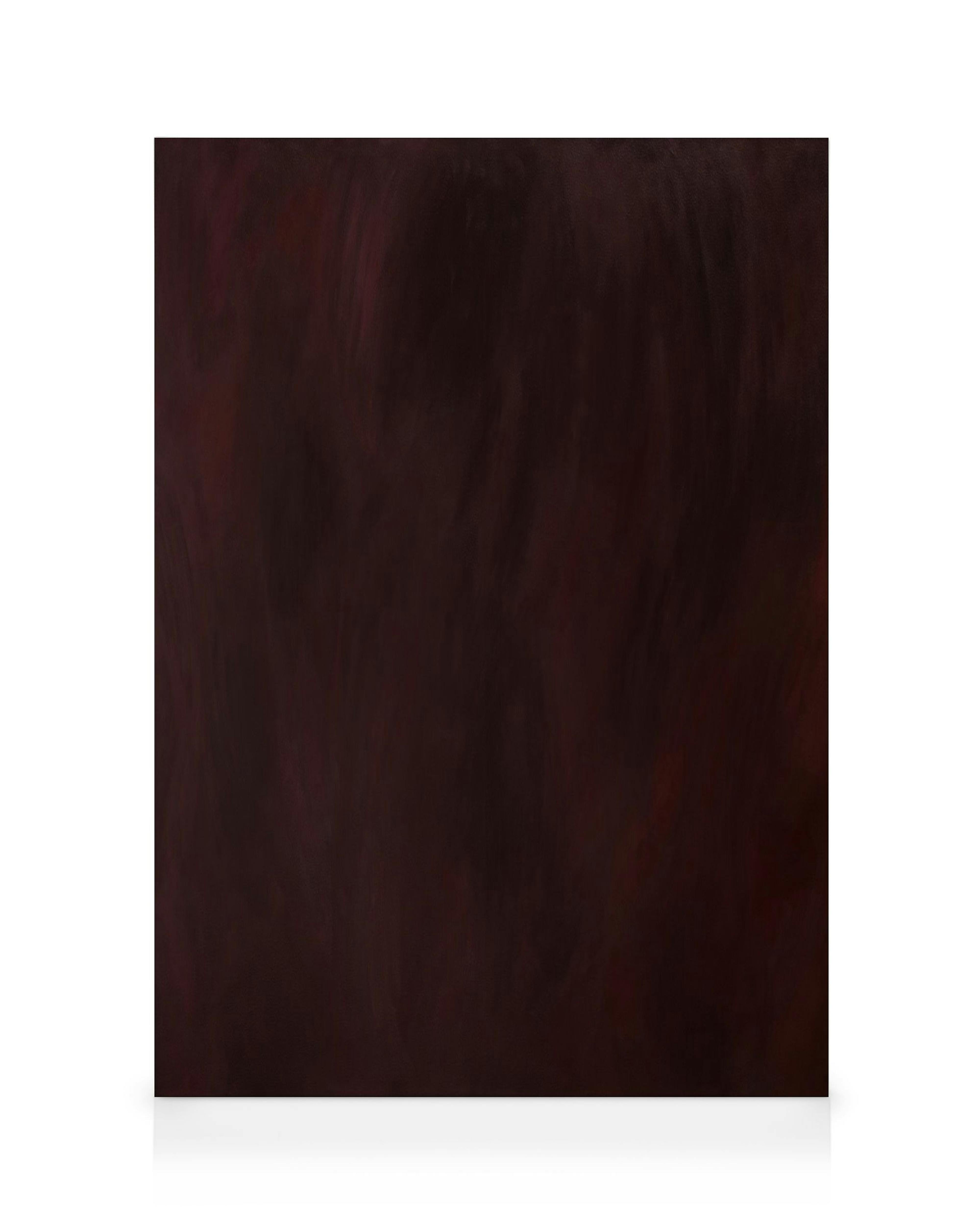 Een canvas met een dieprode, bijna zwarte, abstracte achtergrond met subtiele kleurnuances en textuur.
