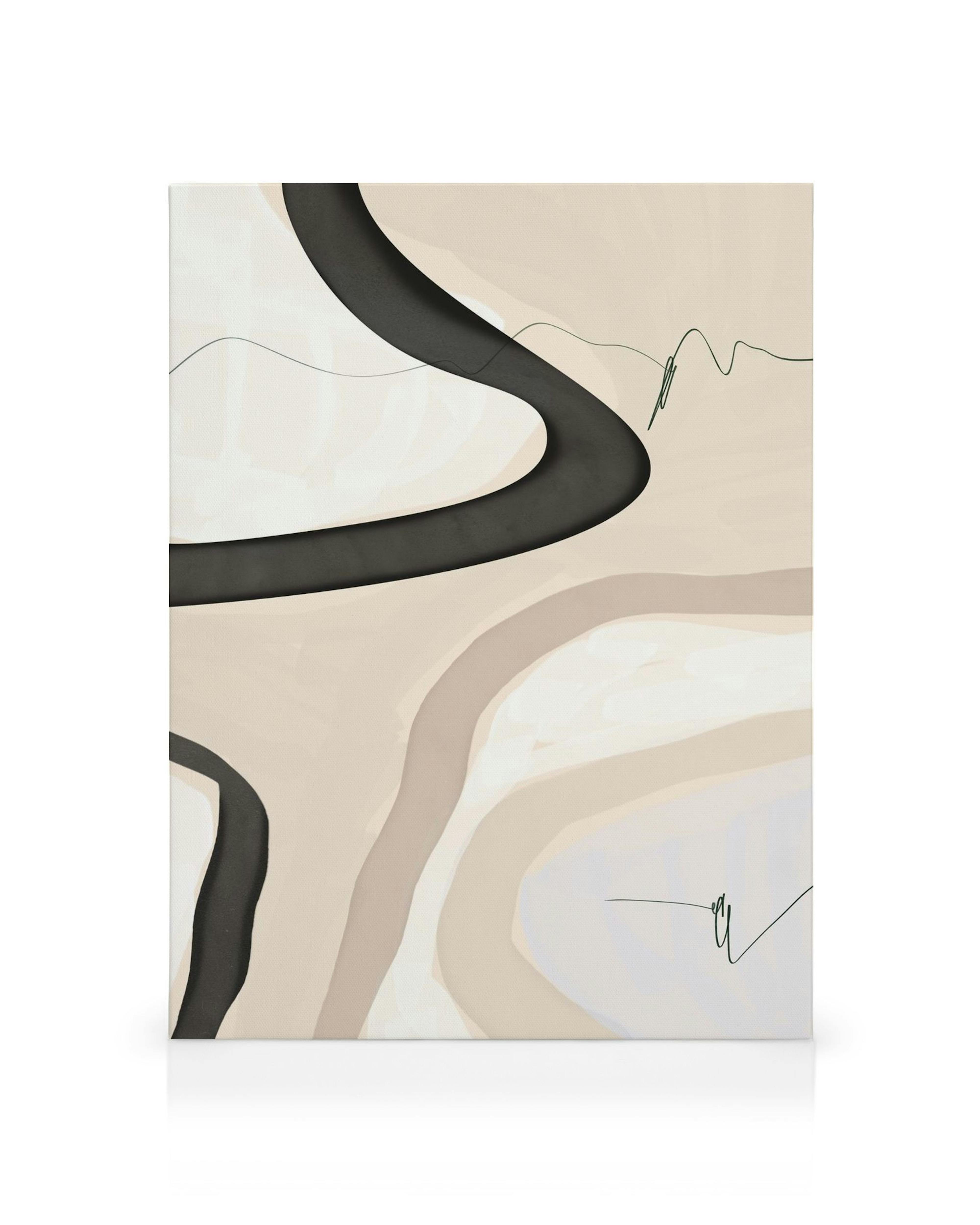 Abstrakt canvastavla med beige och vita lager, en svart böjd linje och ett grönt gem.