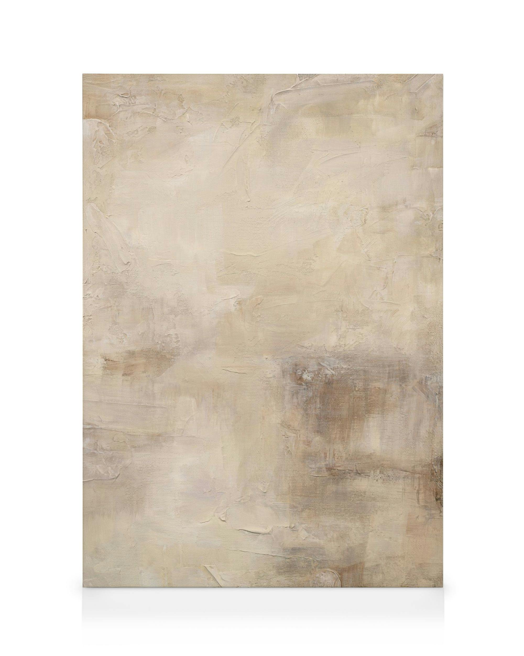 En canvastavla med abstrakt konst i beige och bruna toner med synliga penseldrag.