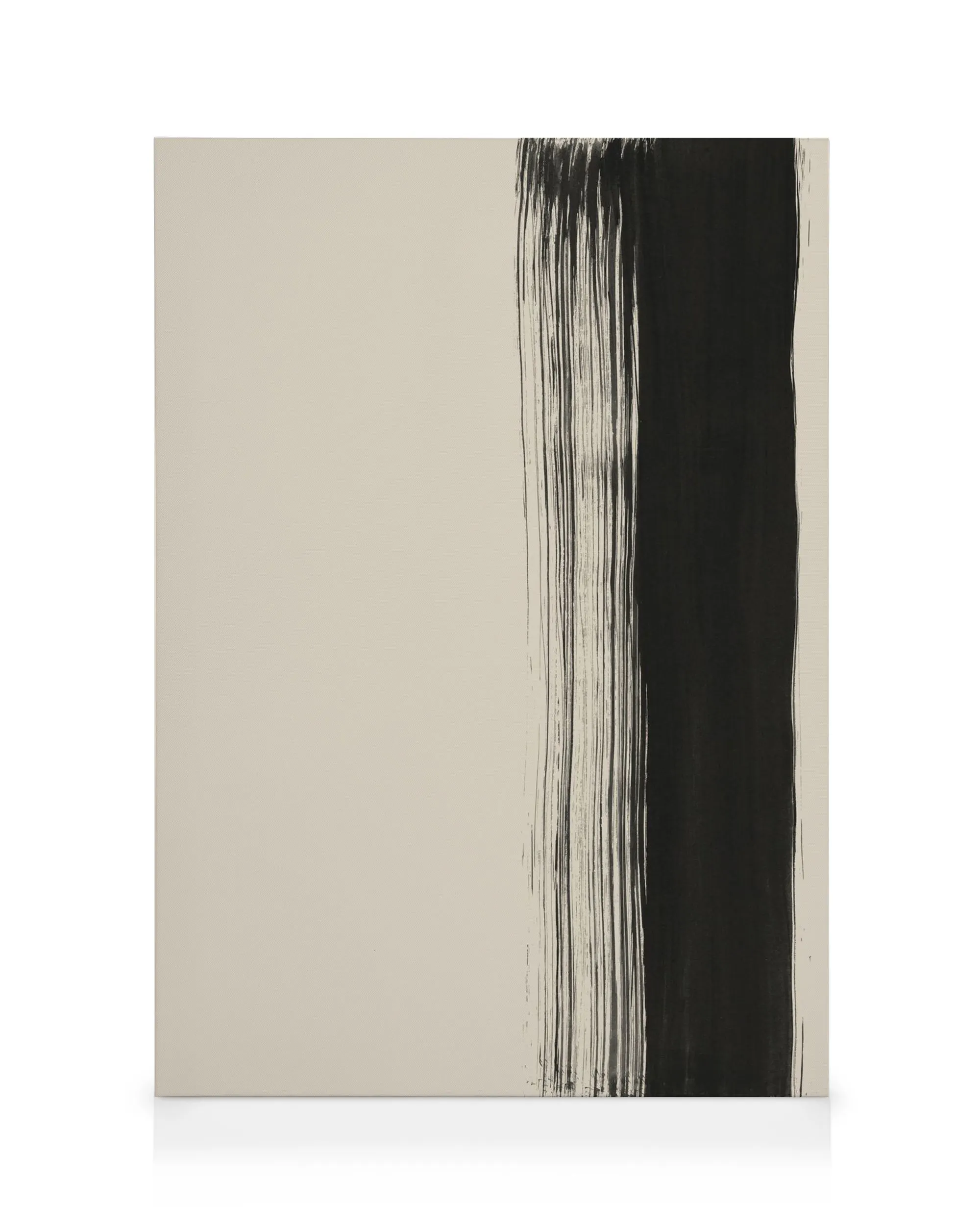 Canvas met beige achtergrond en ruwe zwarte streep, dunne zwarte lijnen.