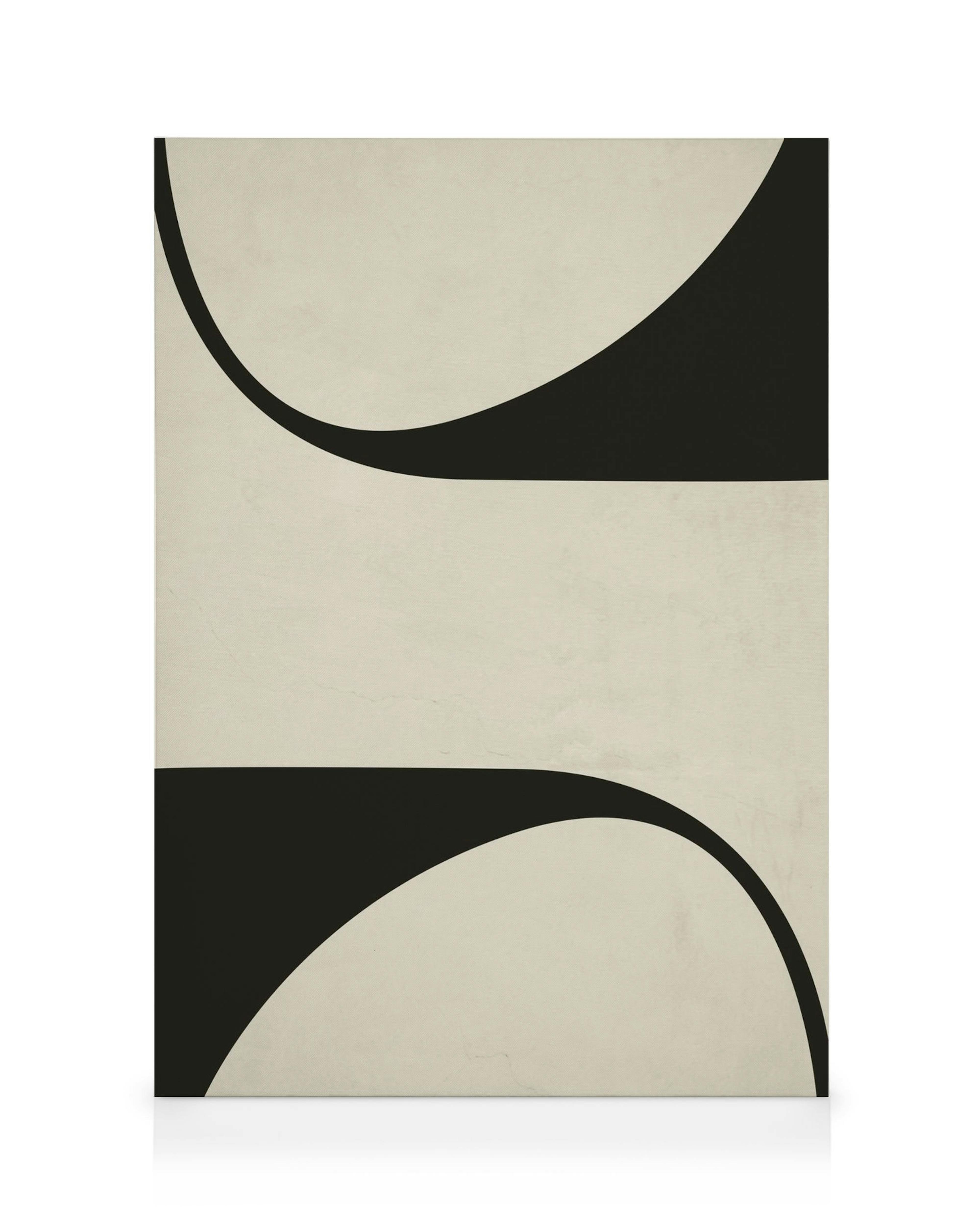 Leinwand mit schwarzer, geschwungener Form und beigem Hintergrund, minimalistische Komposition.