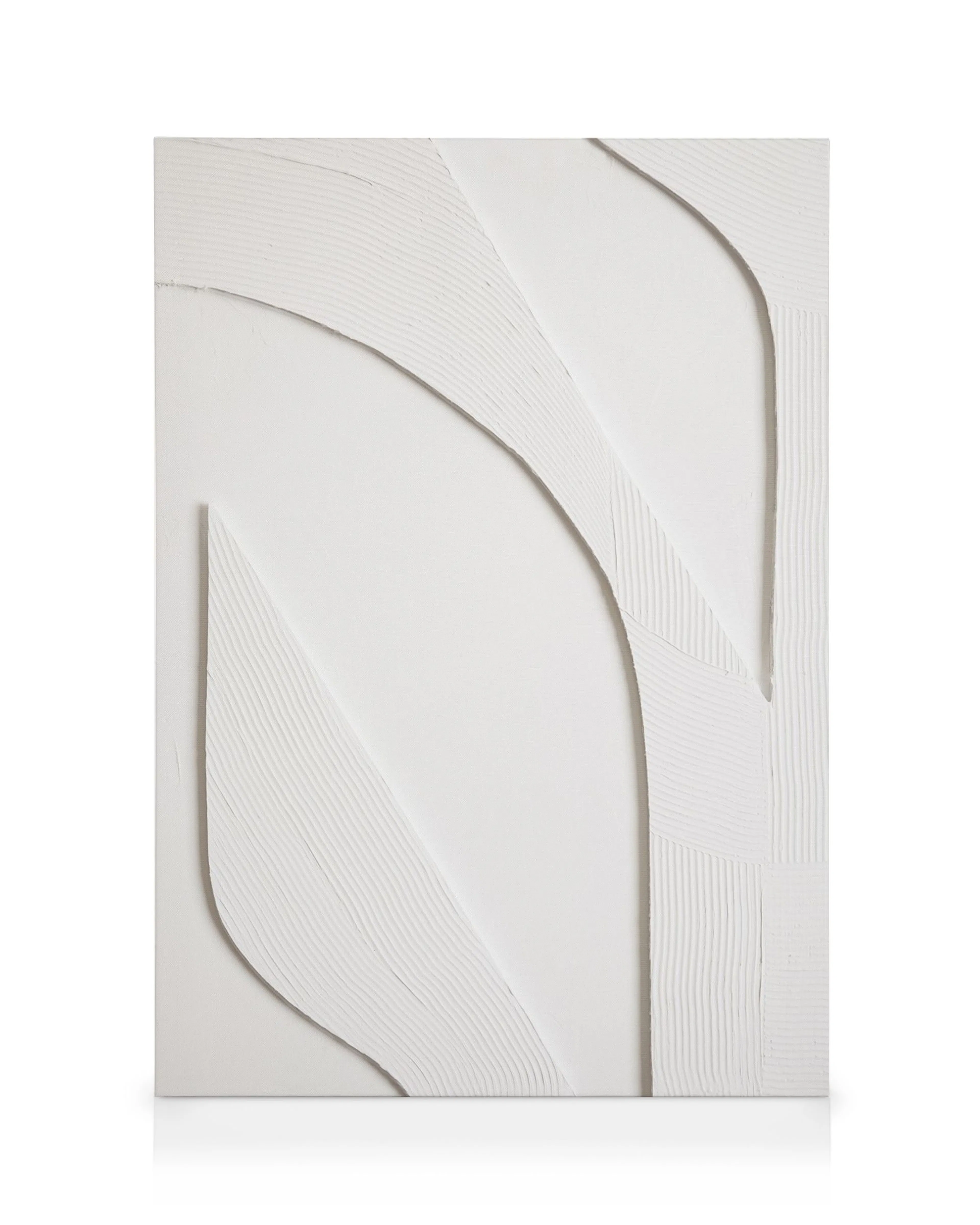 Toile abstraite minimaliste blanche avec des formes courbes et du texte en relief, art contemporain texturé.