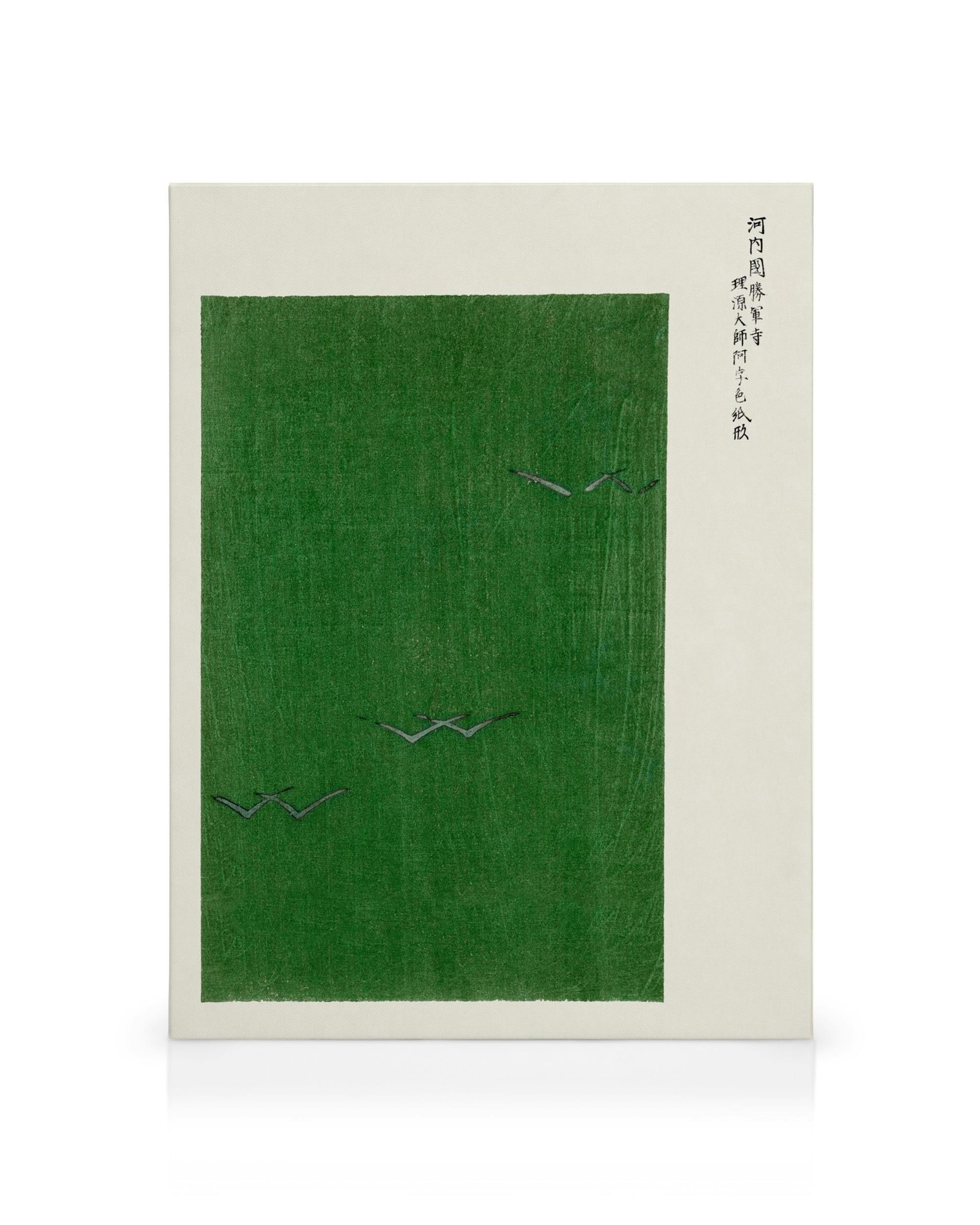 Lienzo verde texturizado con cuatro pájaros grises volando y texto chino, arte de pared elegante