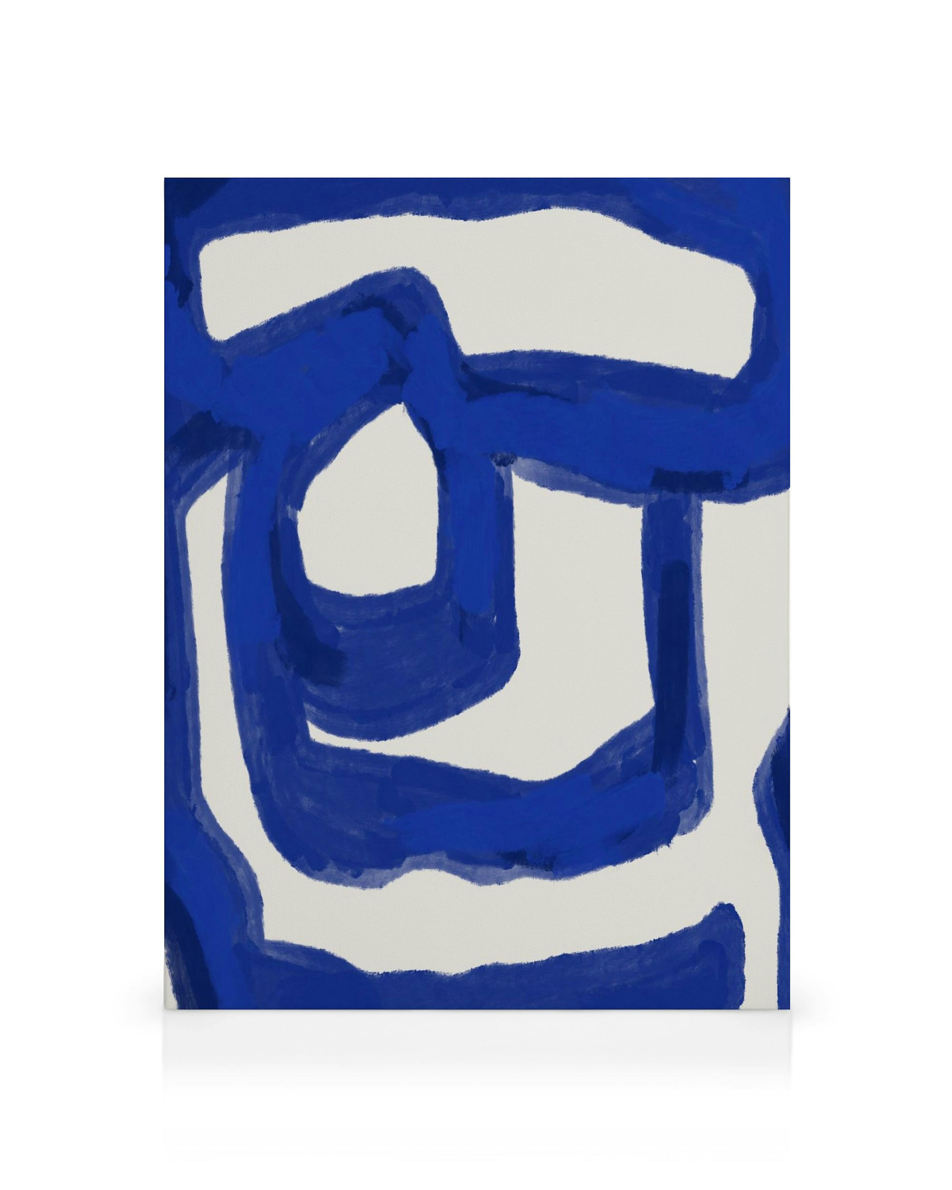 Abstrakti kanvaasitaulu, jossa on sinisiä, paksuja, mutkittelevia viivoja vaalealla beigellä taustalla.