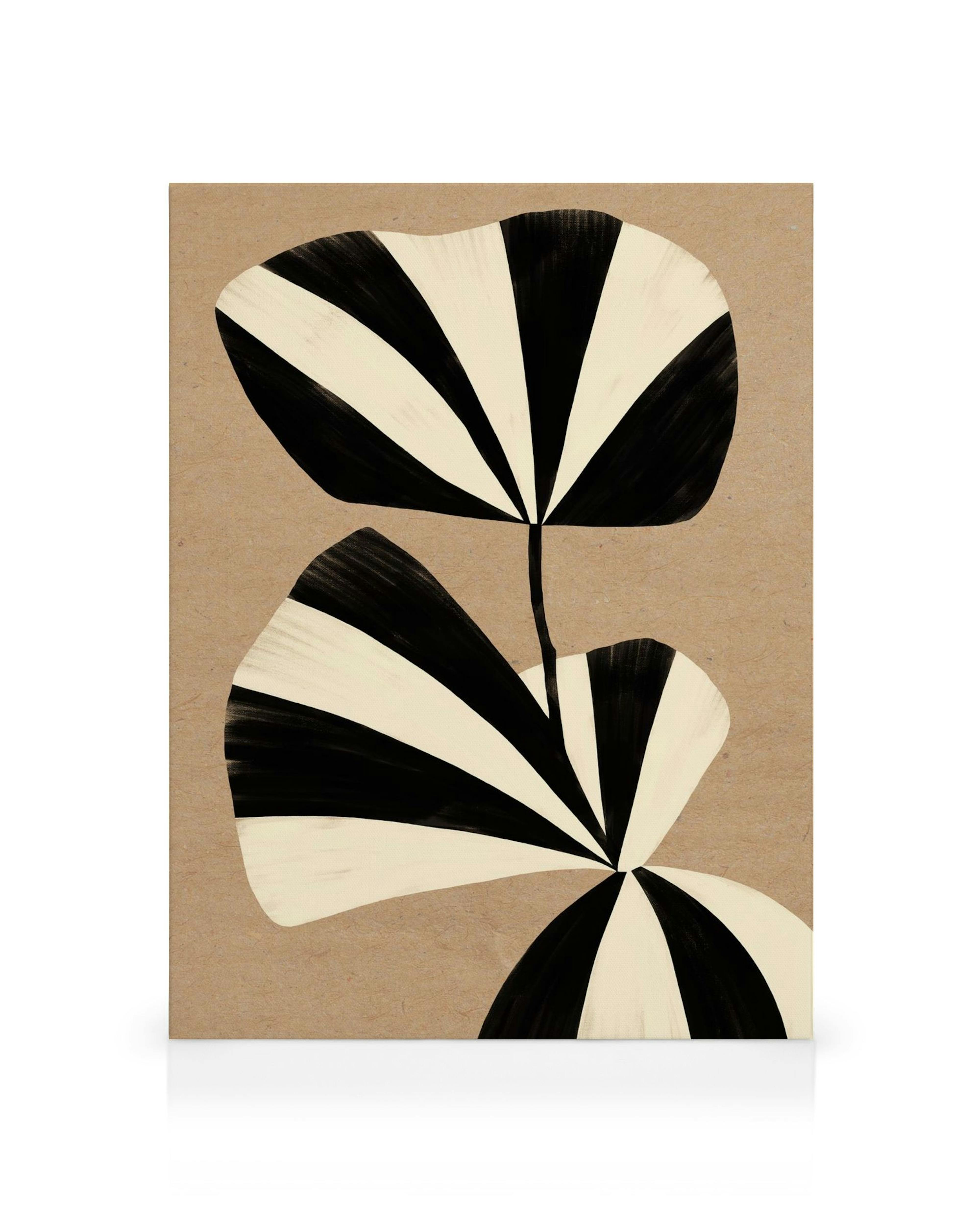 Canvastavla In Bloom 2.0, med varmt bruna och beiga toner. Stiliserade blommor i svart och vitt, modern abstrakt konst.