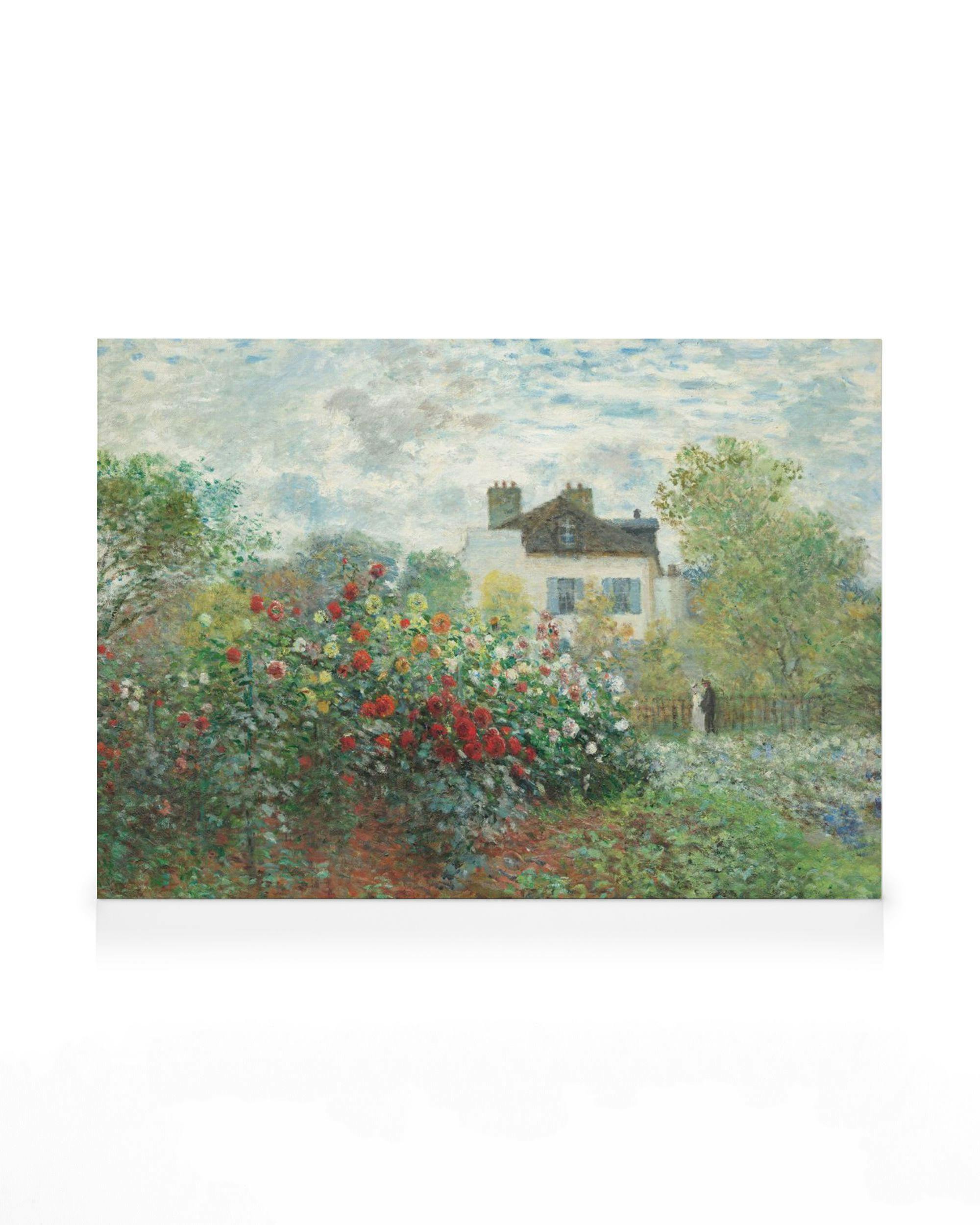 Monet Leinwandbild: Garten mit Dahlien, Landhaus, grüne Bäume und blühende Blumen in impressionistischem Stil.
