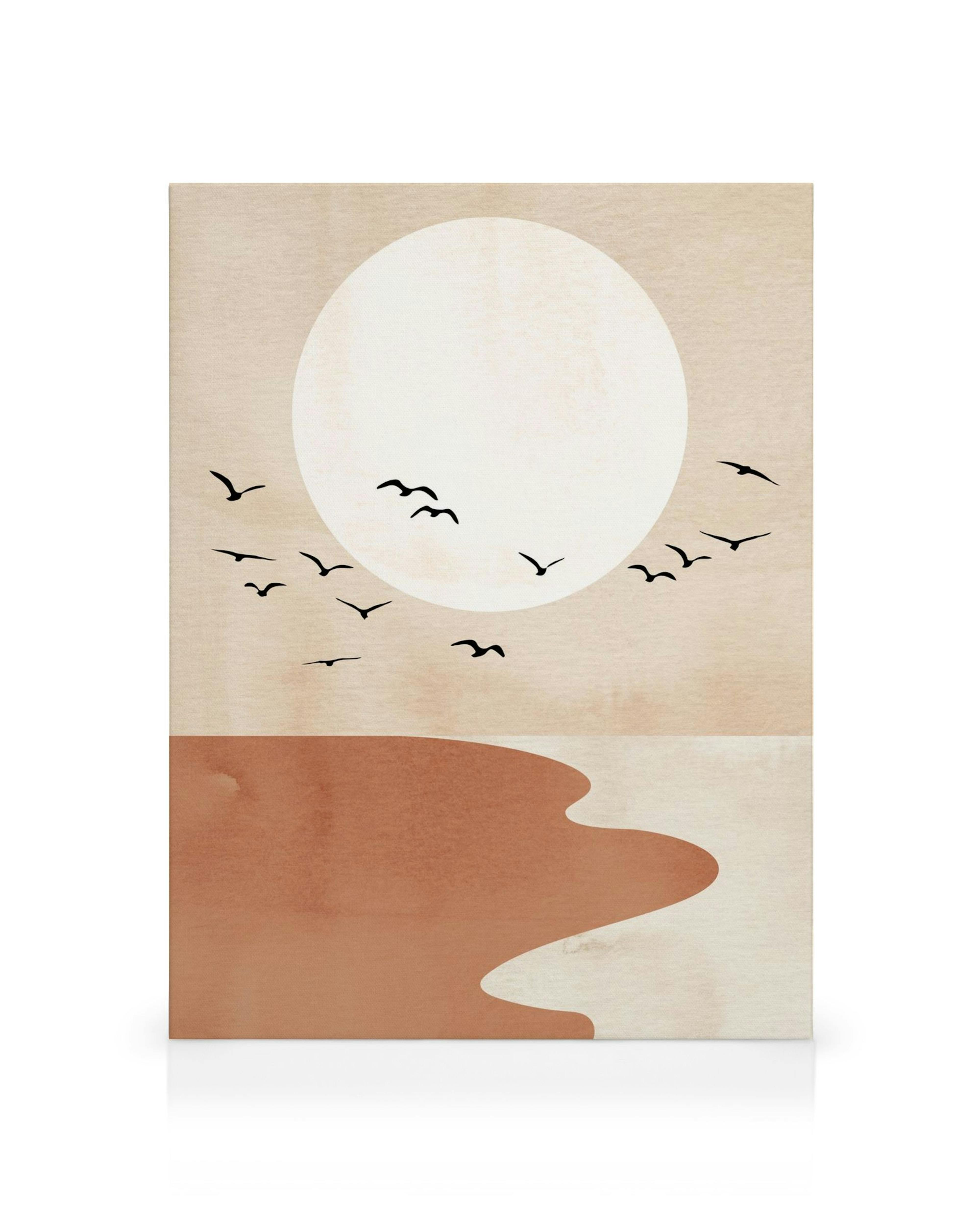 Abstrakt solnedgångskonst med flygande fåglar, varm beige himmel, stor vit sol och brun strandvåg.