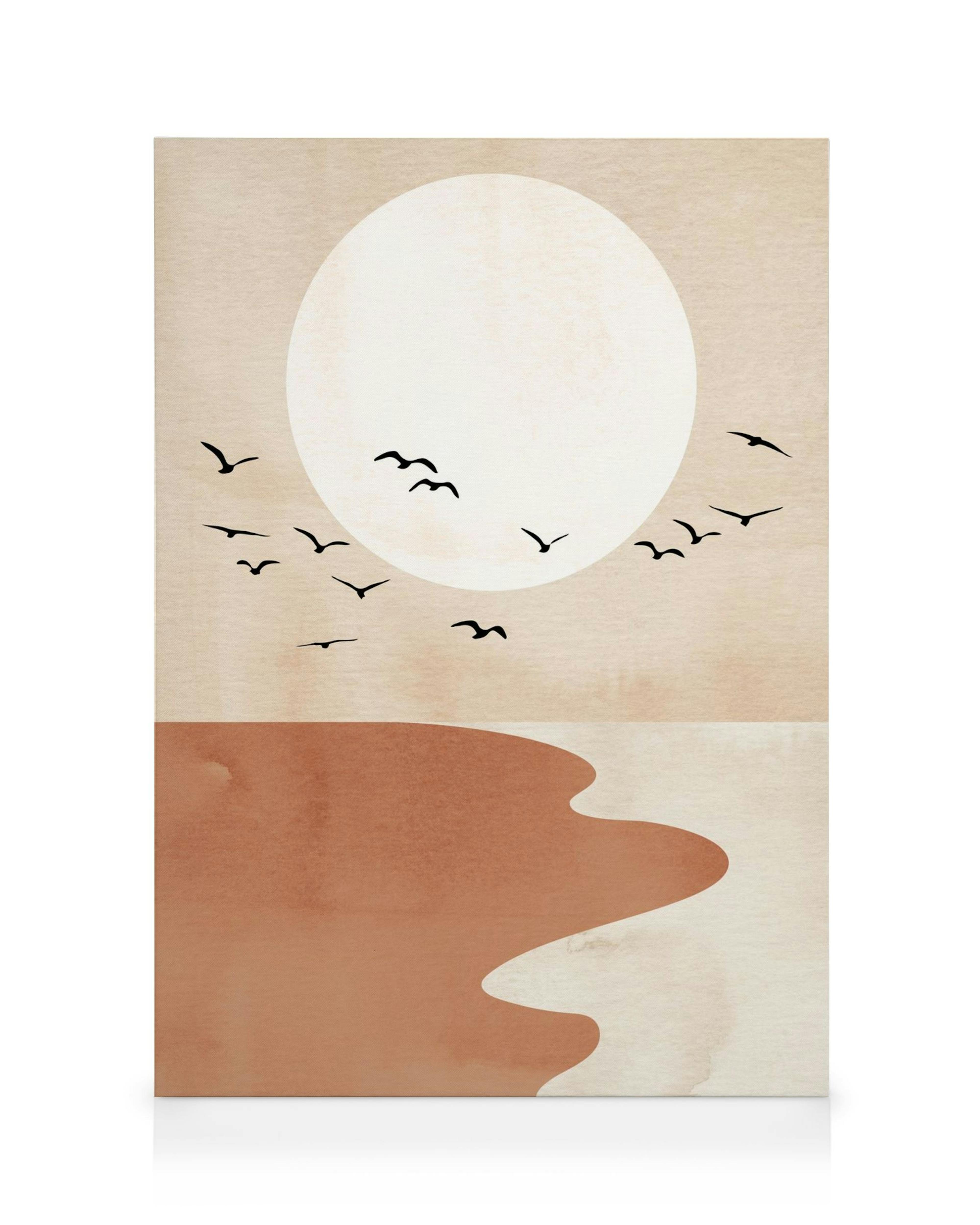 Canvas Sunset Beach met beige, bruine en witte tinten, zwarte vogels vliegen voor een witte zon boven een golvend landschap.