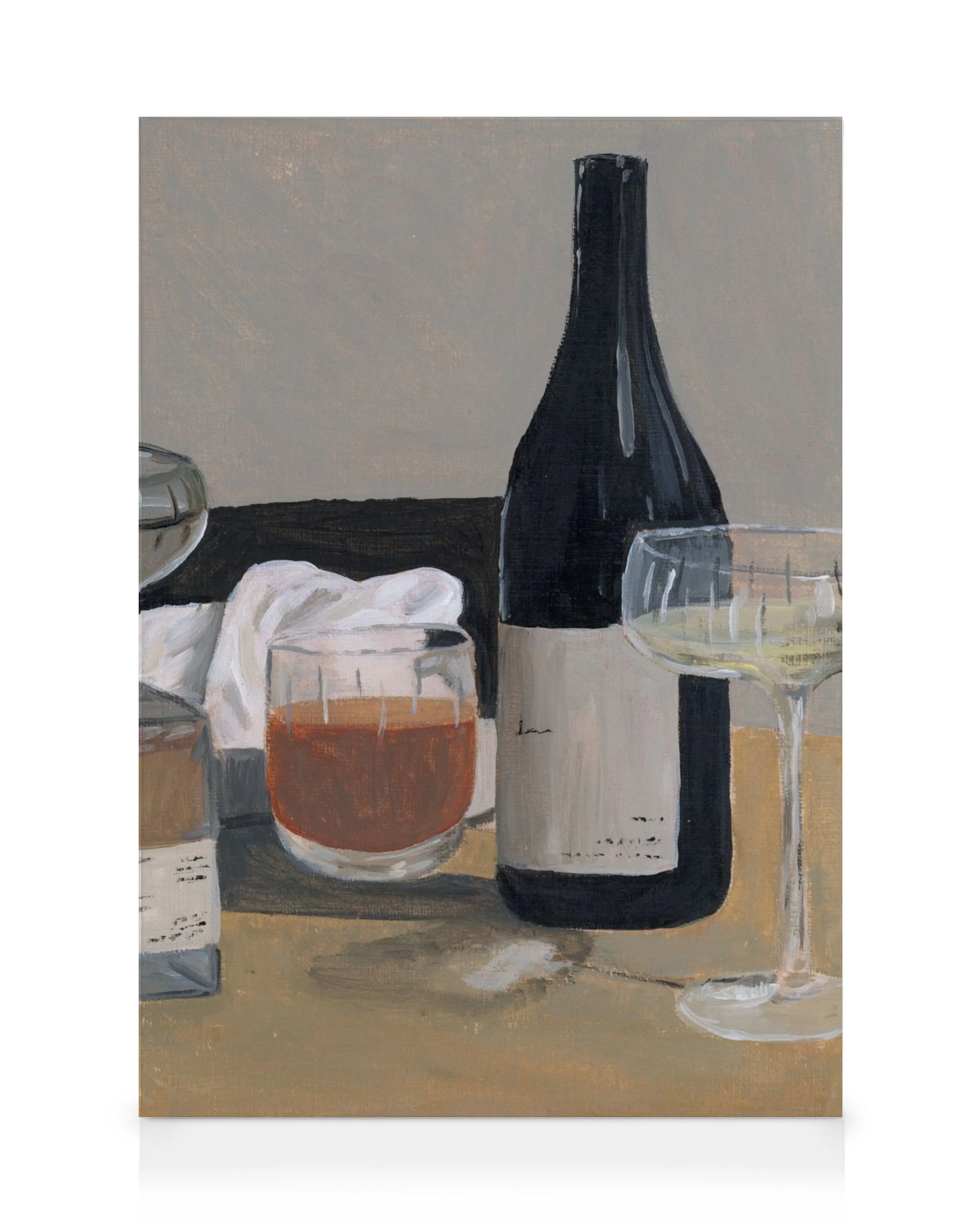 Een canvas met een fles rode wijn, een wijnglas met witte wijn en een glas met een oranjebruine drank op een bruine tafel.