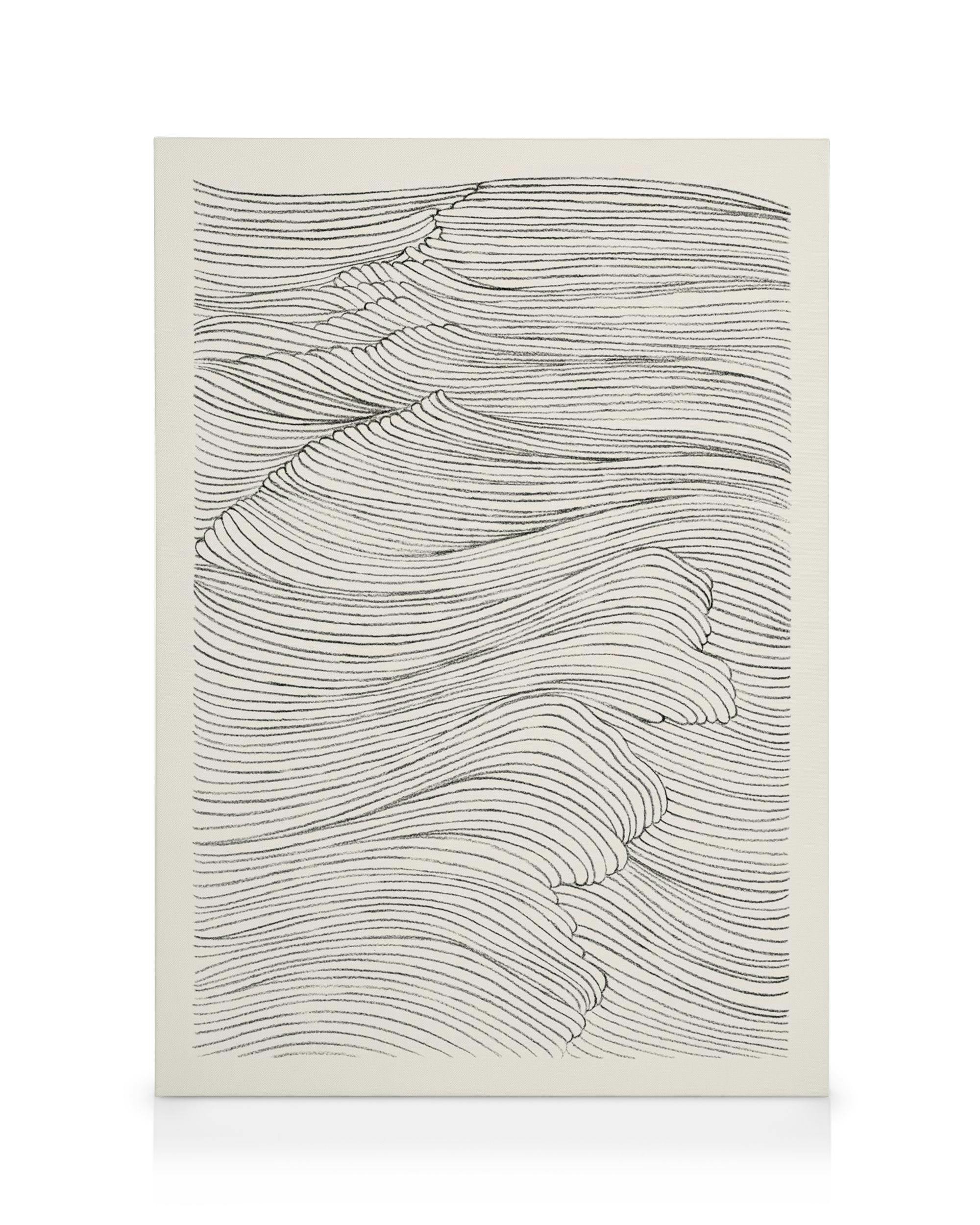 Toile de lignes fines noires simulant des vagues océaniques sur fond beige, style dessin au trait.