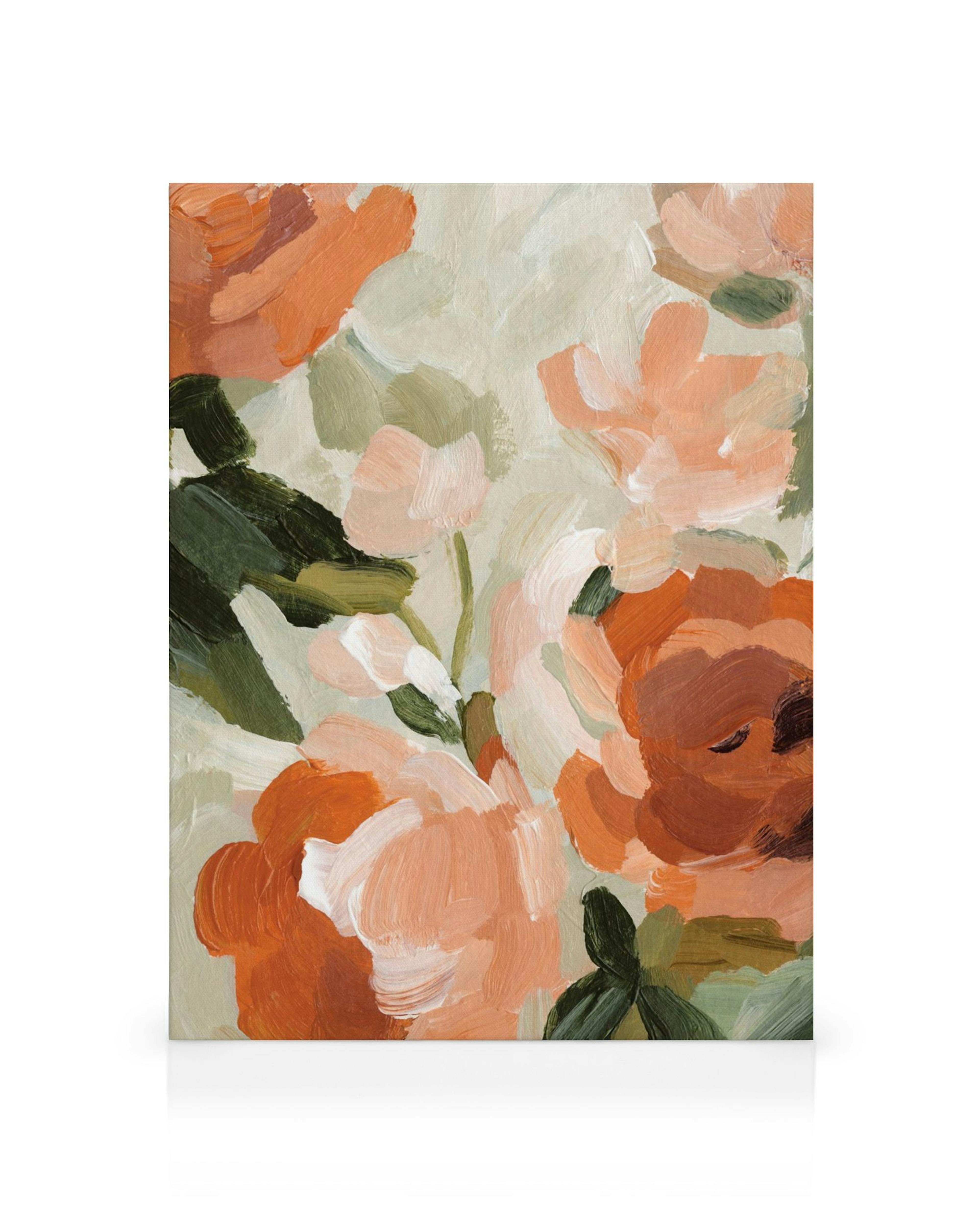 Kanvaasi, jossa on abstrakti kukka-aihe oranssin, persikan, vihreän ja valkoisen sävyissä.