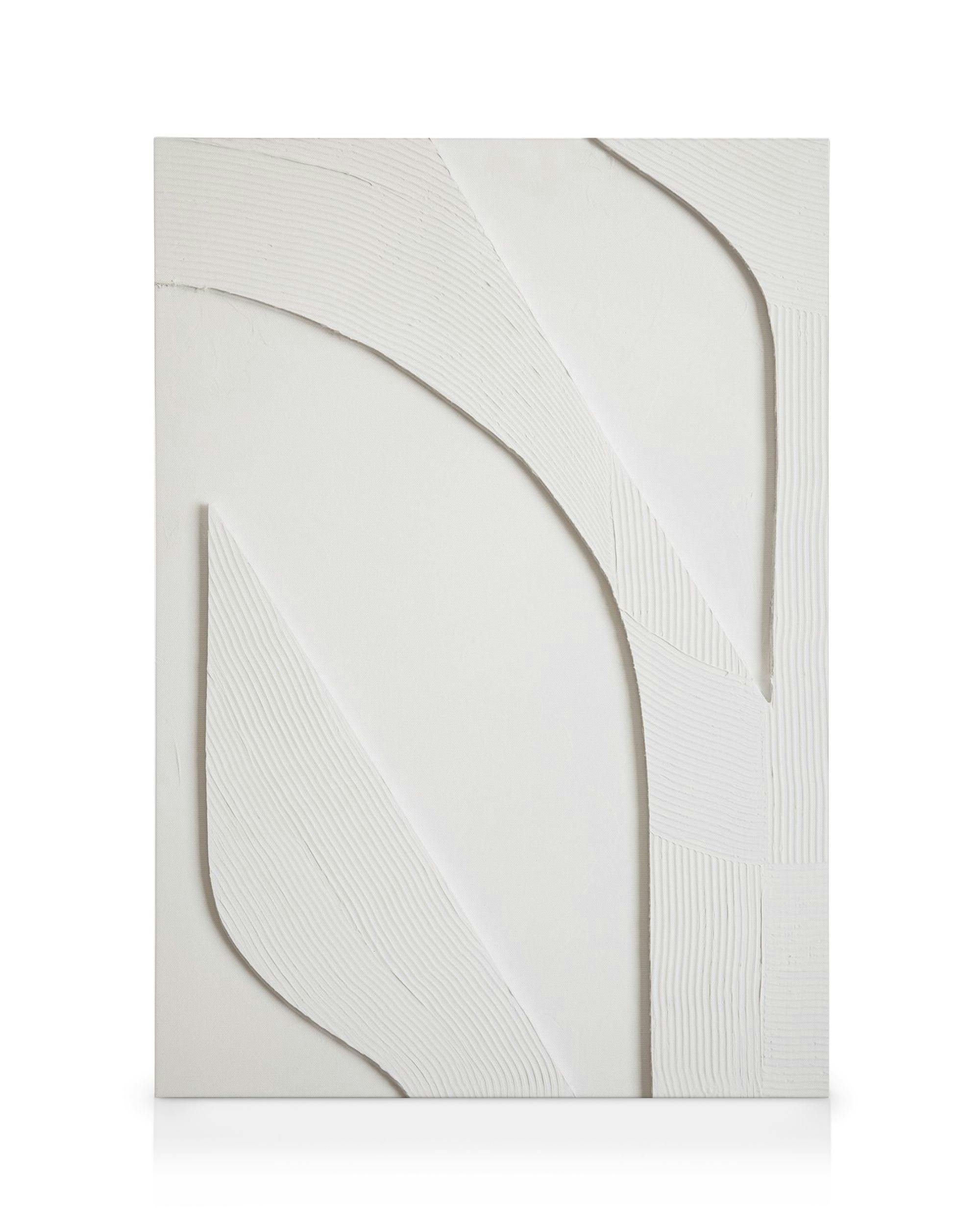 Toile abstraite minimaliste blanche avec des formes courbes et du texte en relief, art contemporain texturé.