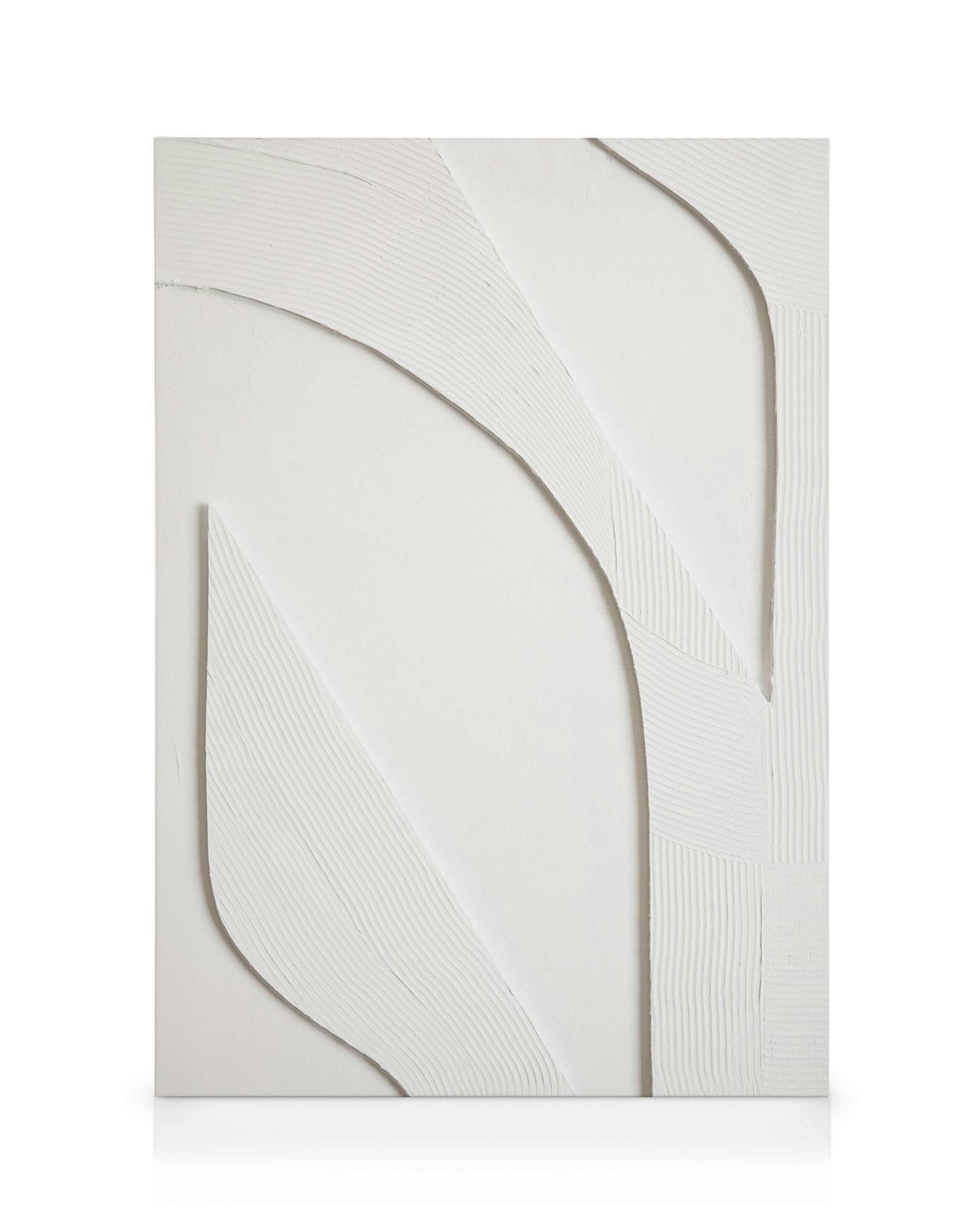 Toile abstraite minimaliste blanche avec des formes courbes et du texte en relief, art contemporain texturé.