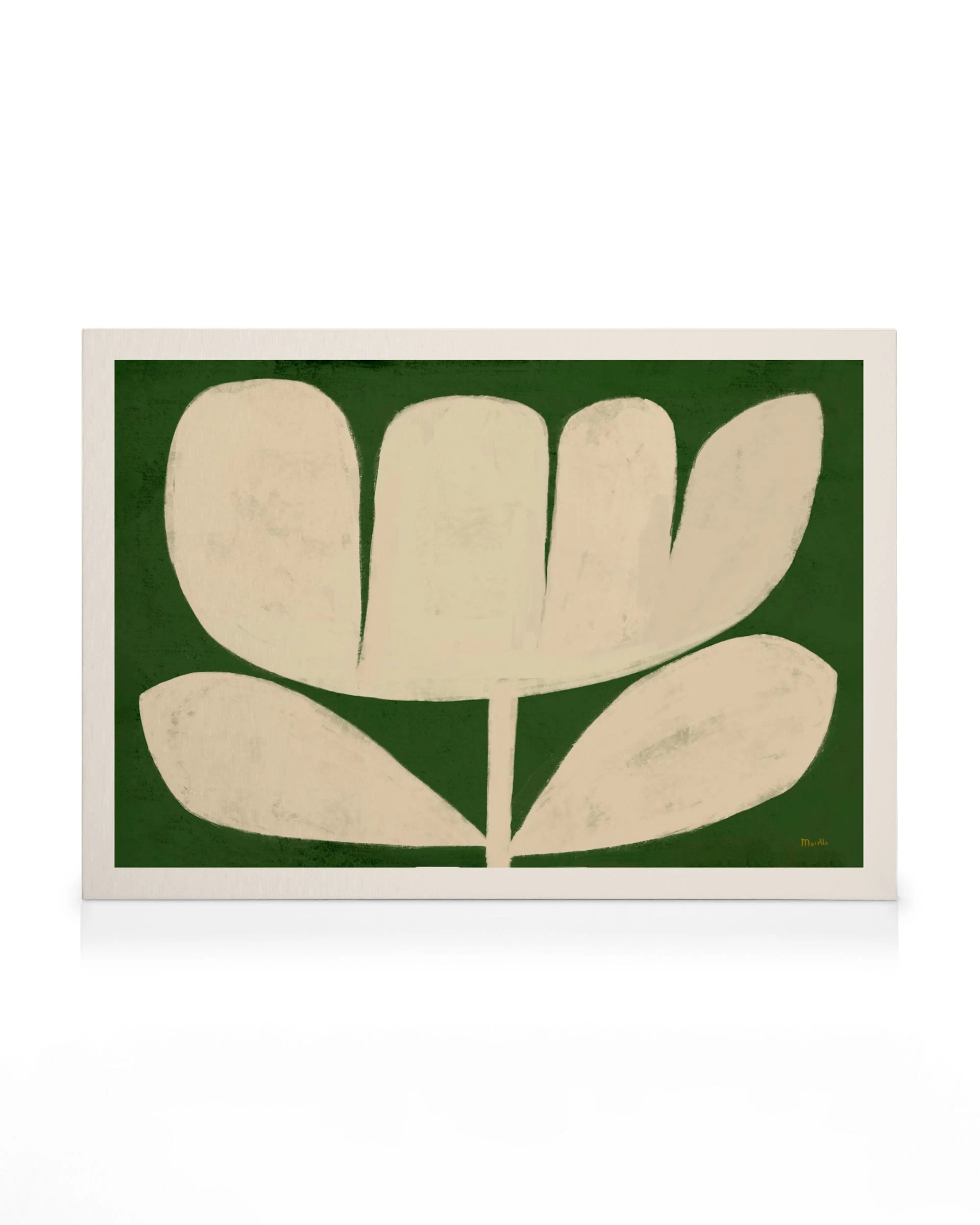 Marco Marella - Flower on Green -kanvaasi, jossa on abstrakti kermanvärinen kukka tummanvihreällä taustalla. Moderni taide.
