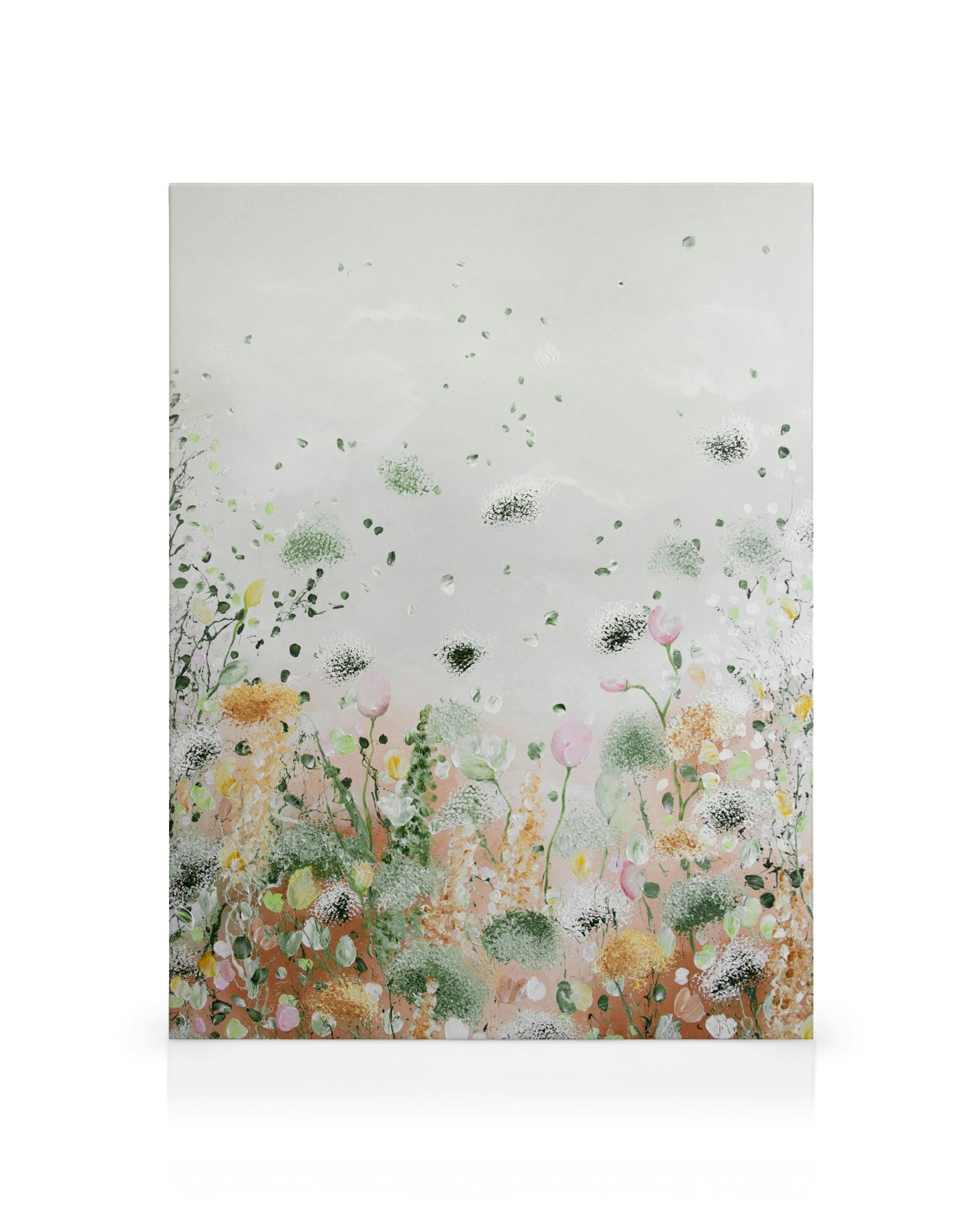 Abstrakt blomstercanvastavla med inslag av grönt, rosa och orange, mjuka texturer av prickar, linjer och cirklar.