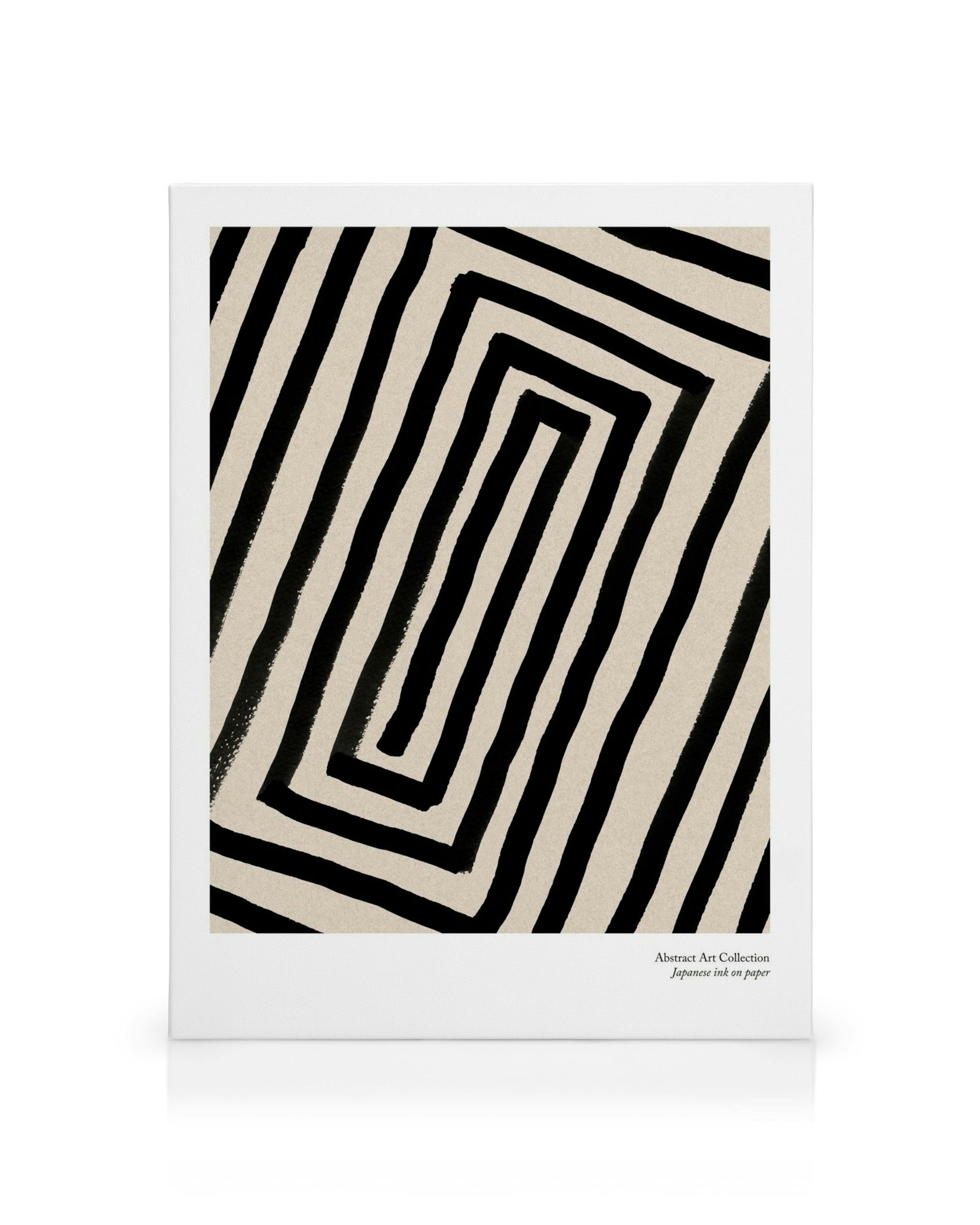 Obraz na plátne Japanese Ink No2 s čiernymi, hrubými čiarami tvoriacimi špirálu na béžovom pozadí.