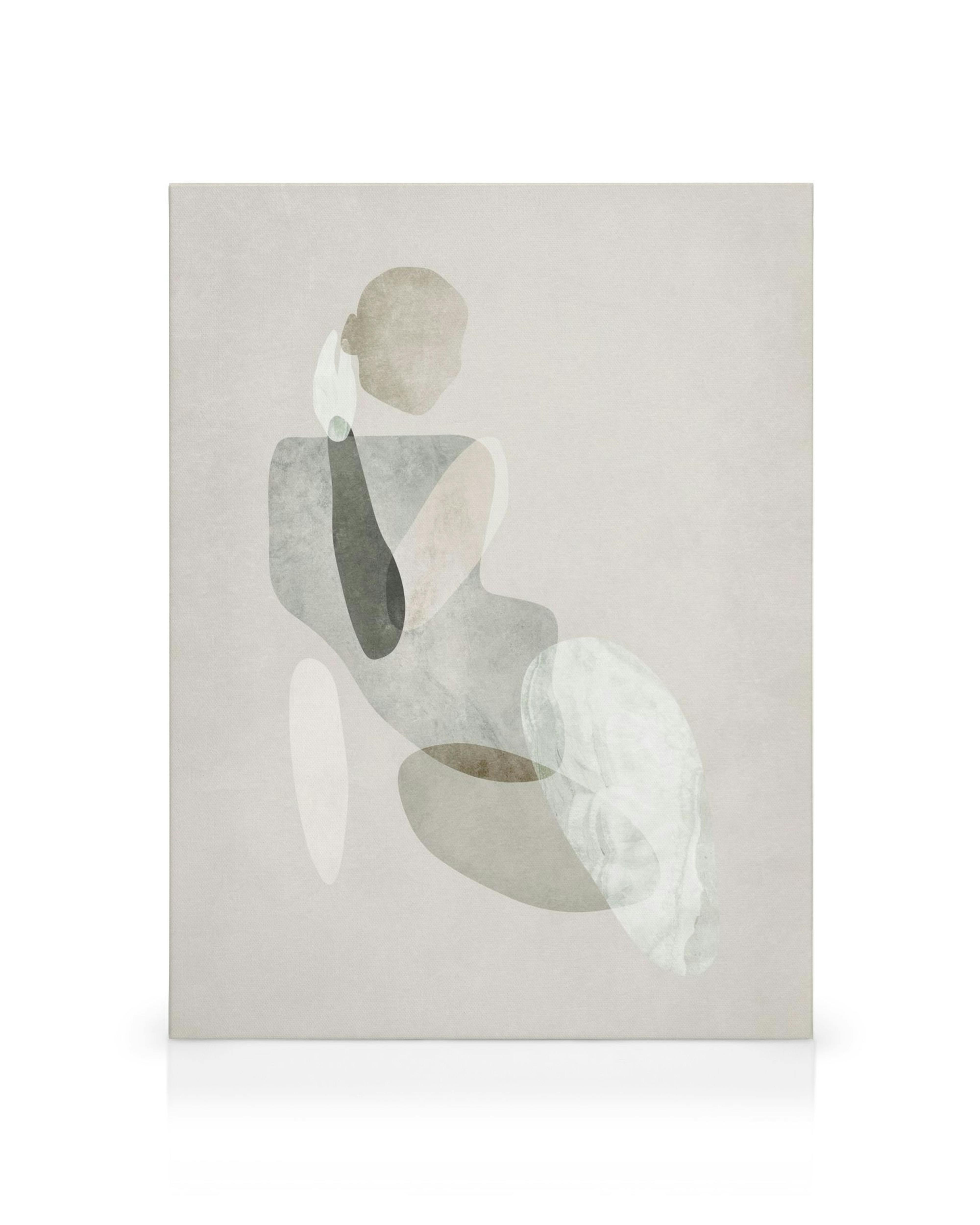 Abstract canvas met zachte grijze, witte en beige vormen die een zittend figuur creëren, perfect voor moderne huisdecoratie.
