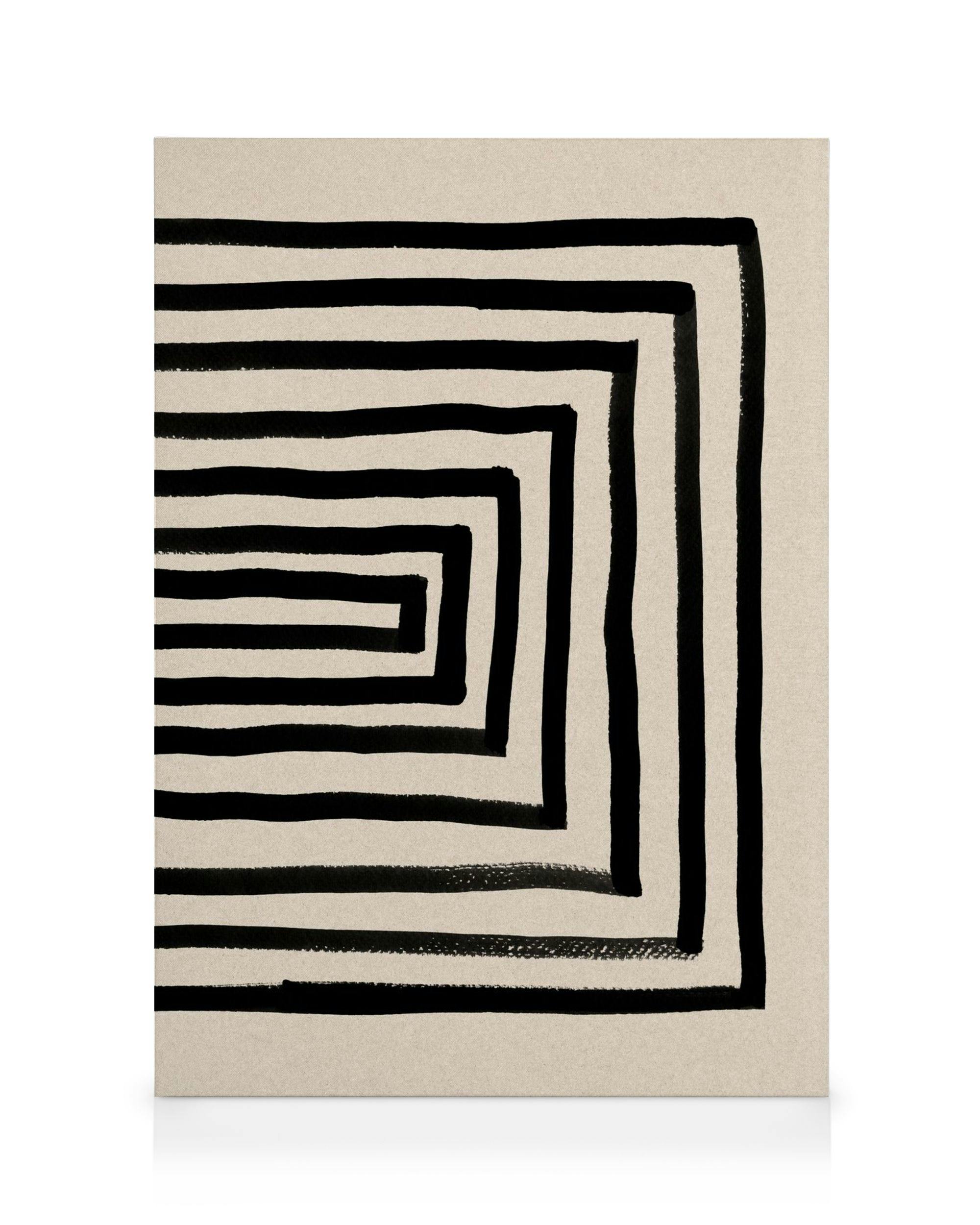 Tela com padrão de espiral quadrada em tinta preta sobre fundo bege, pinceladas artísticas.