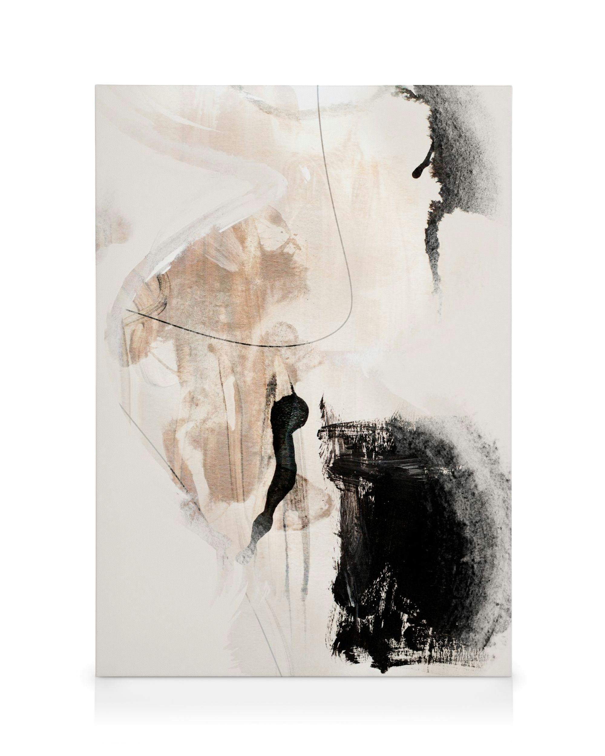 Abstrakt canvastavla med svarta, bruna och vita penseldrag och fläckar på vit bakgrund.