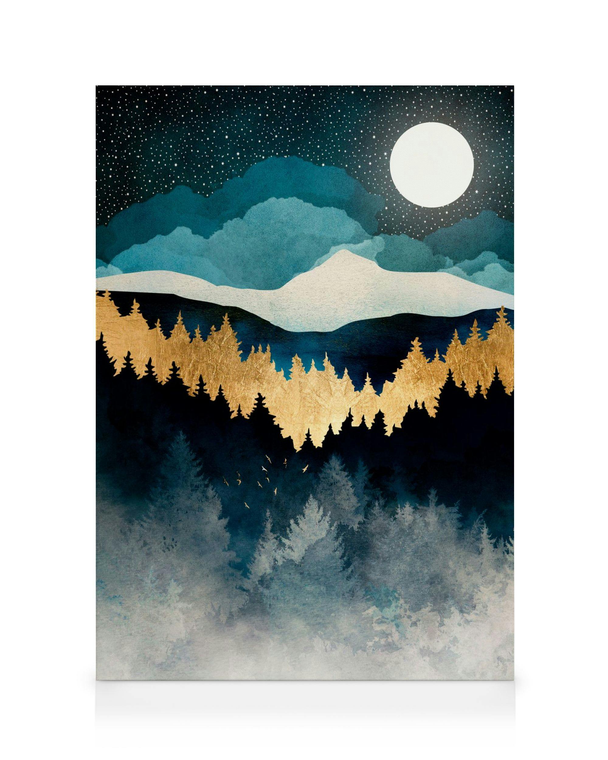 Toile de paysage nocturne avec ciel étoilé, pleine lune, montagnes et arbres dorés, style aquarelle.