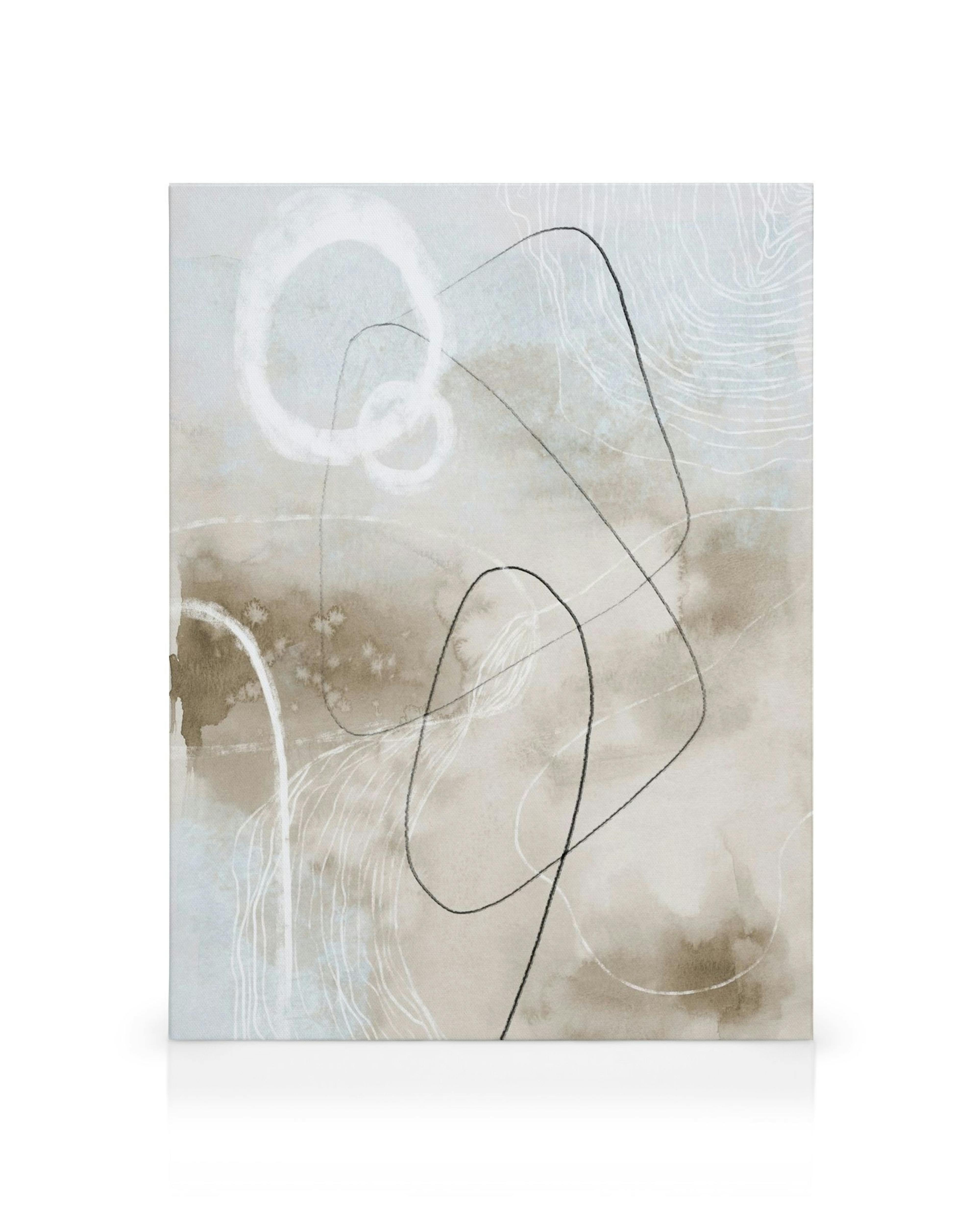 Abstrakti kangas harmaanbeigeillä akvarellikuviolla ja mustilla, valkoisilla viivoilla.