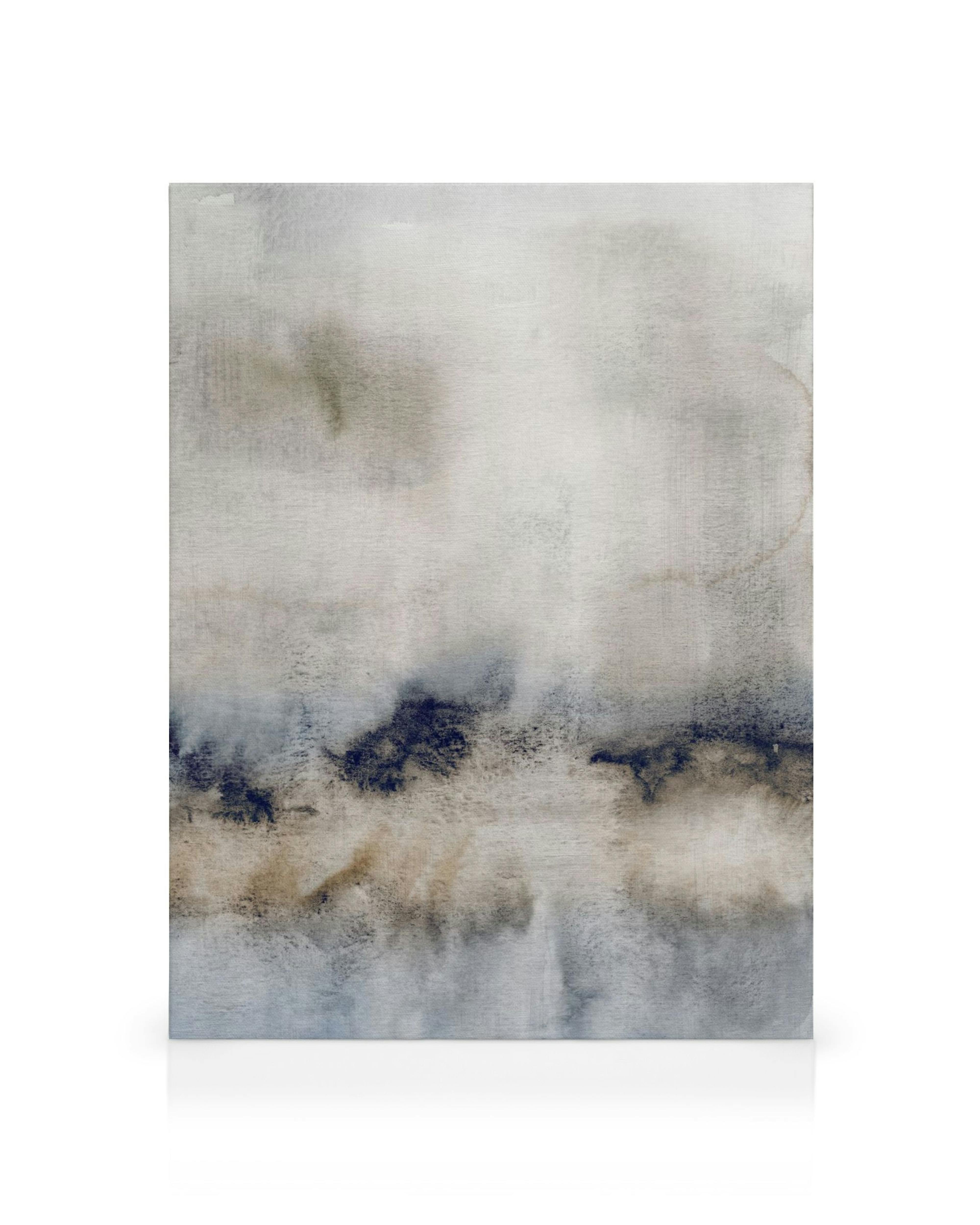 Abstraktná akvarelová maľba v modrej, béžovej a šedej farbe, s jemnými prechodmi.