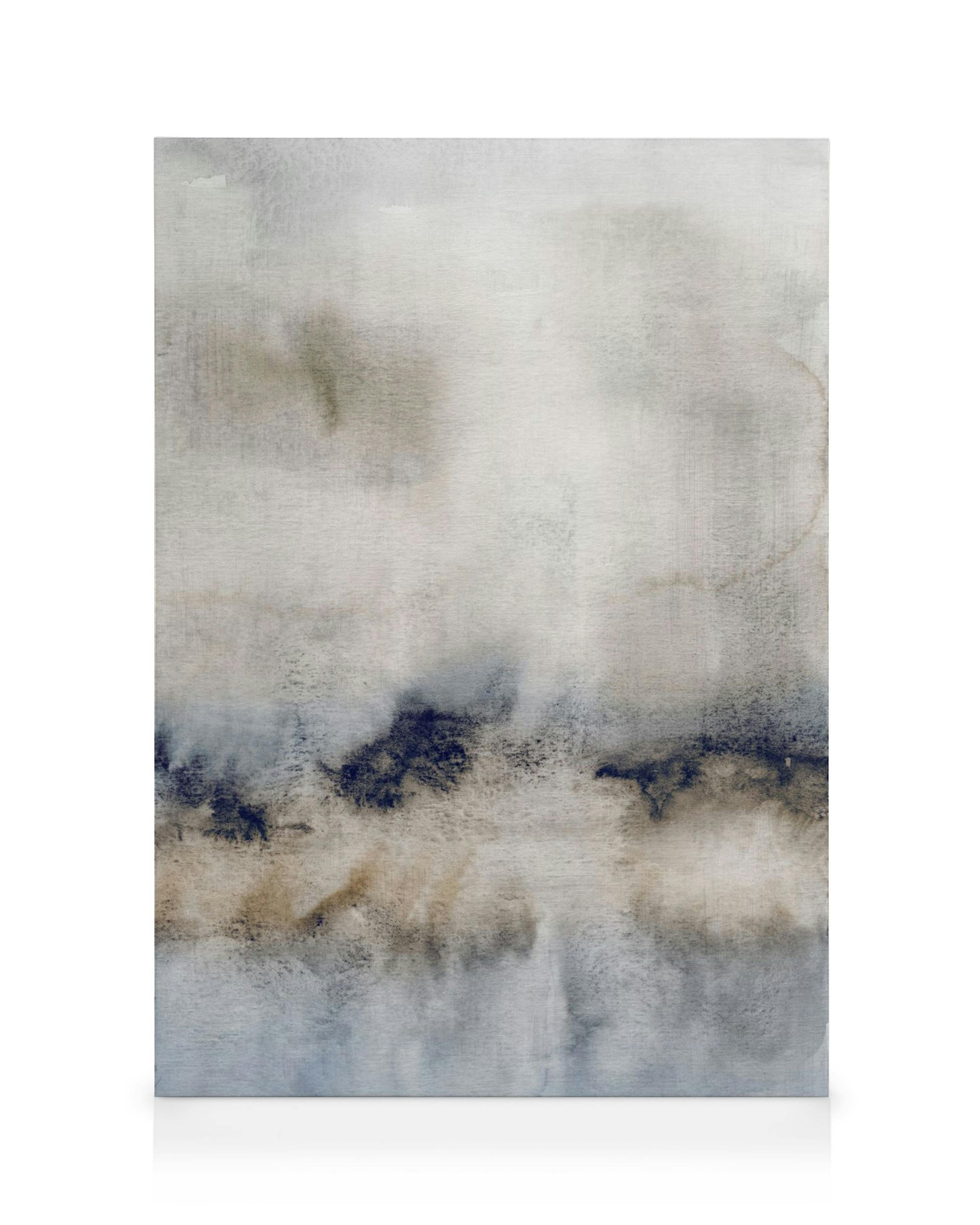 Abstrakt akvarel lærred i blåt, beige og gråt med et landskabsmotiv.