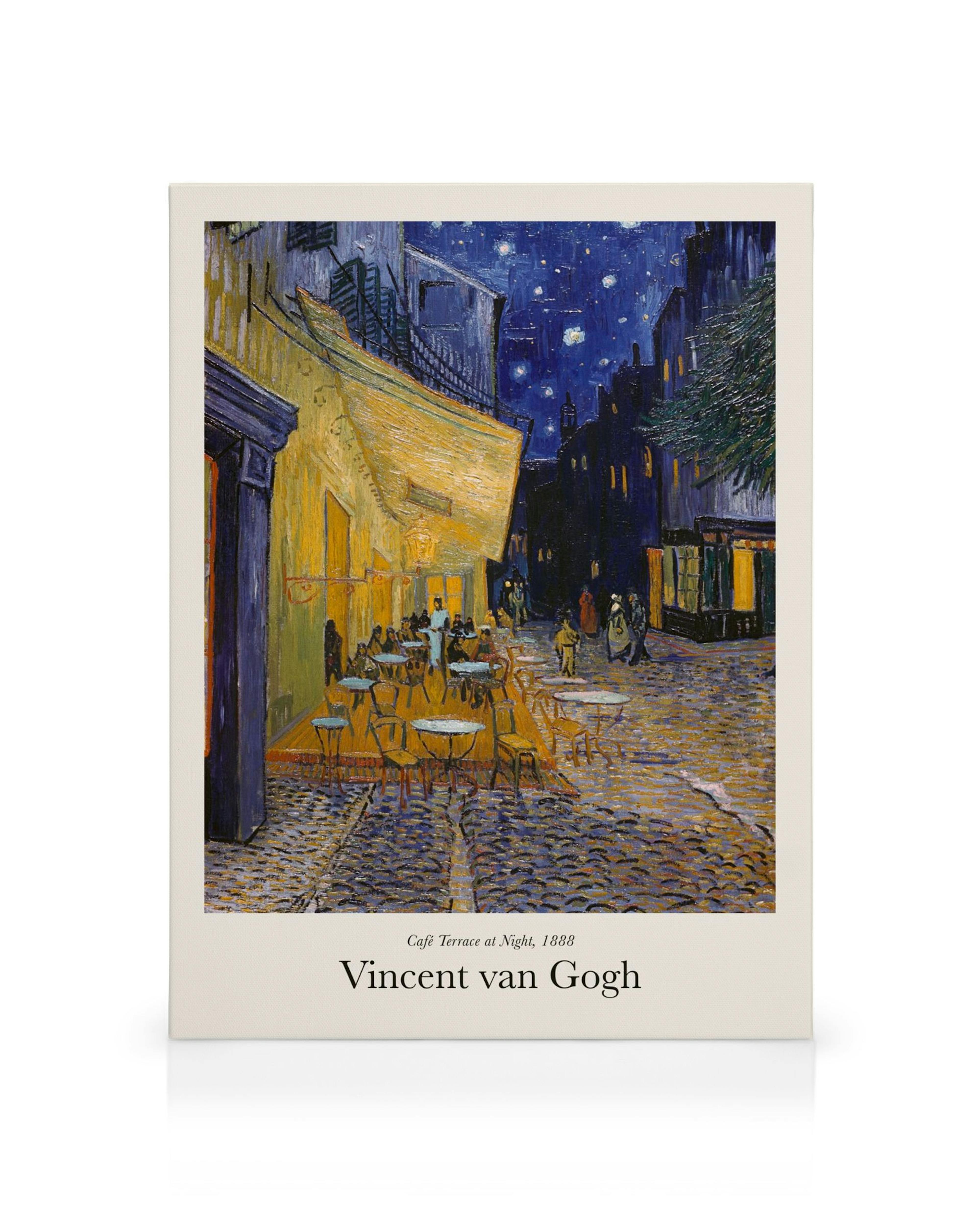 Van Goghs Café Terrasse om Natten, et maleri af en oplyst café med mennesker under en stjerneklar, mørkeblå himmel.