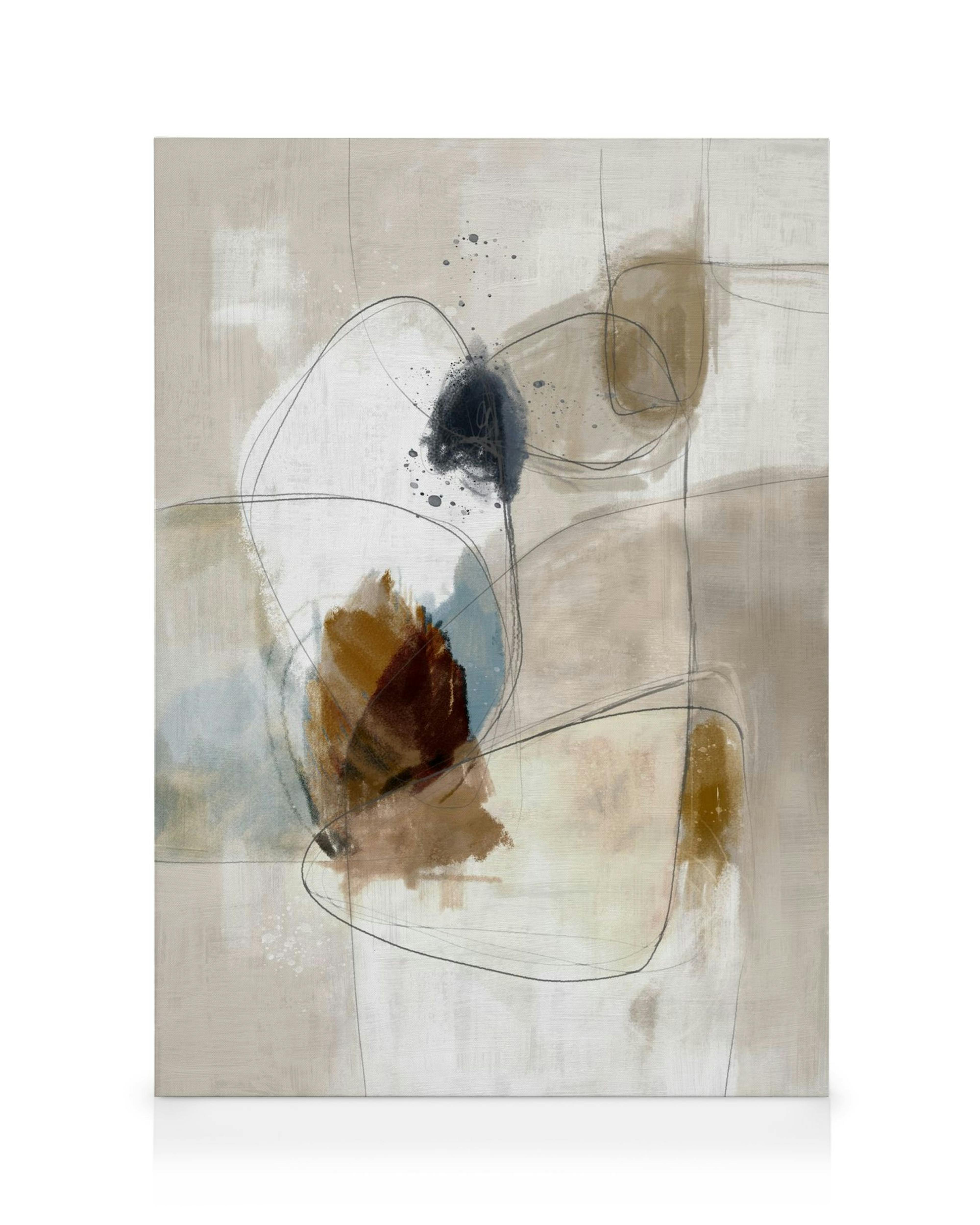 Abstraktes Leinwandbild mit beigen und braunen Flecken, schwarzen Linien und blauen Akzenten