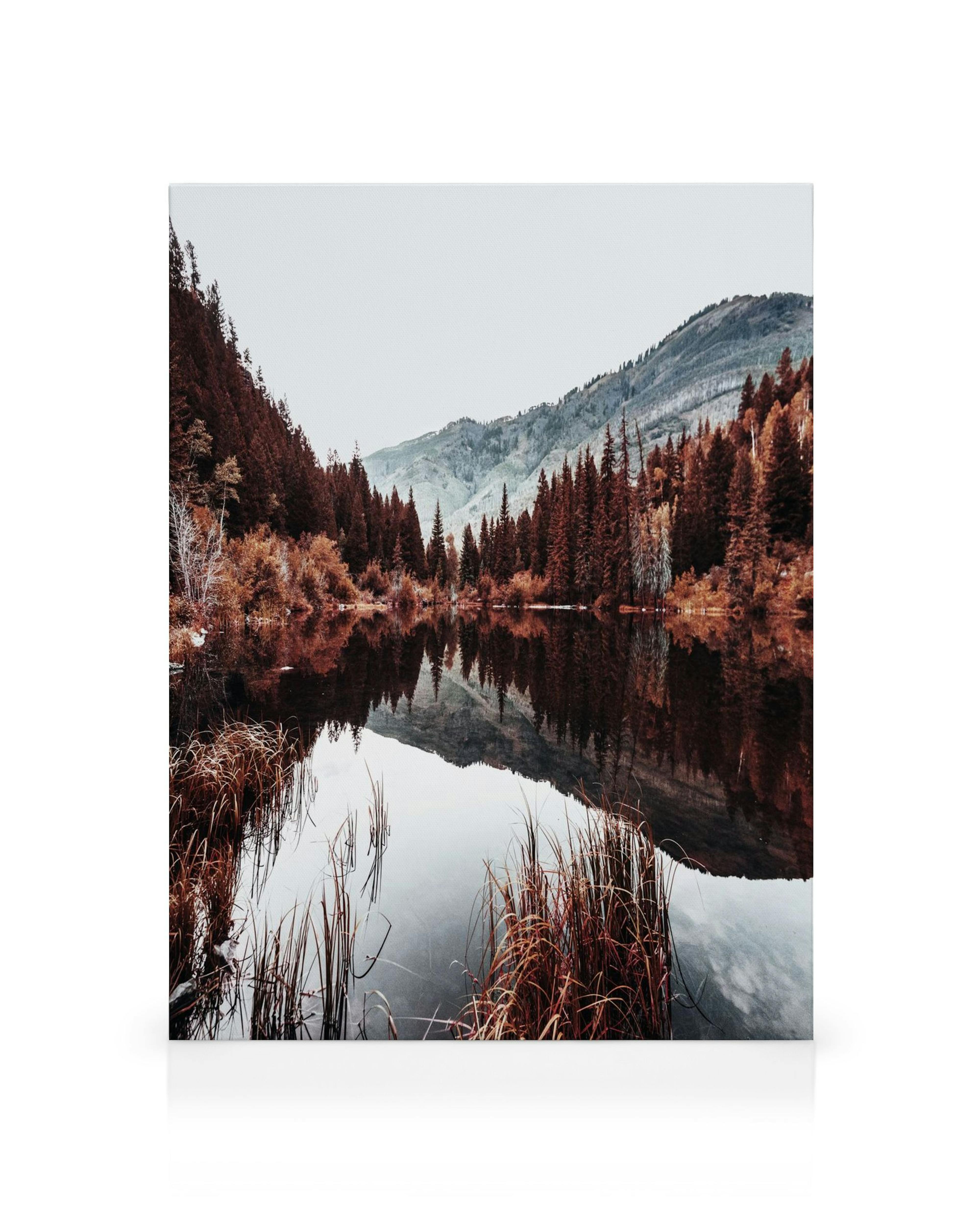 Toile paysage lac automnal, arbres et collines, reflets dans leau