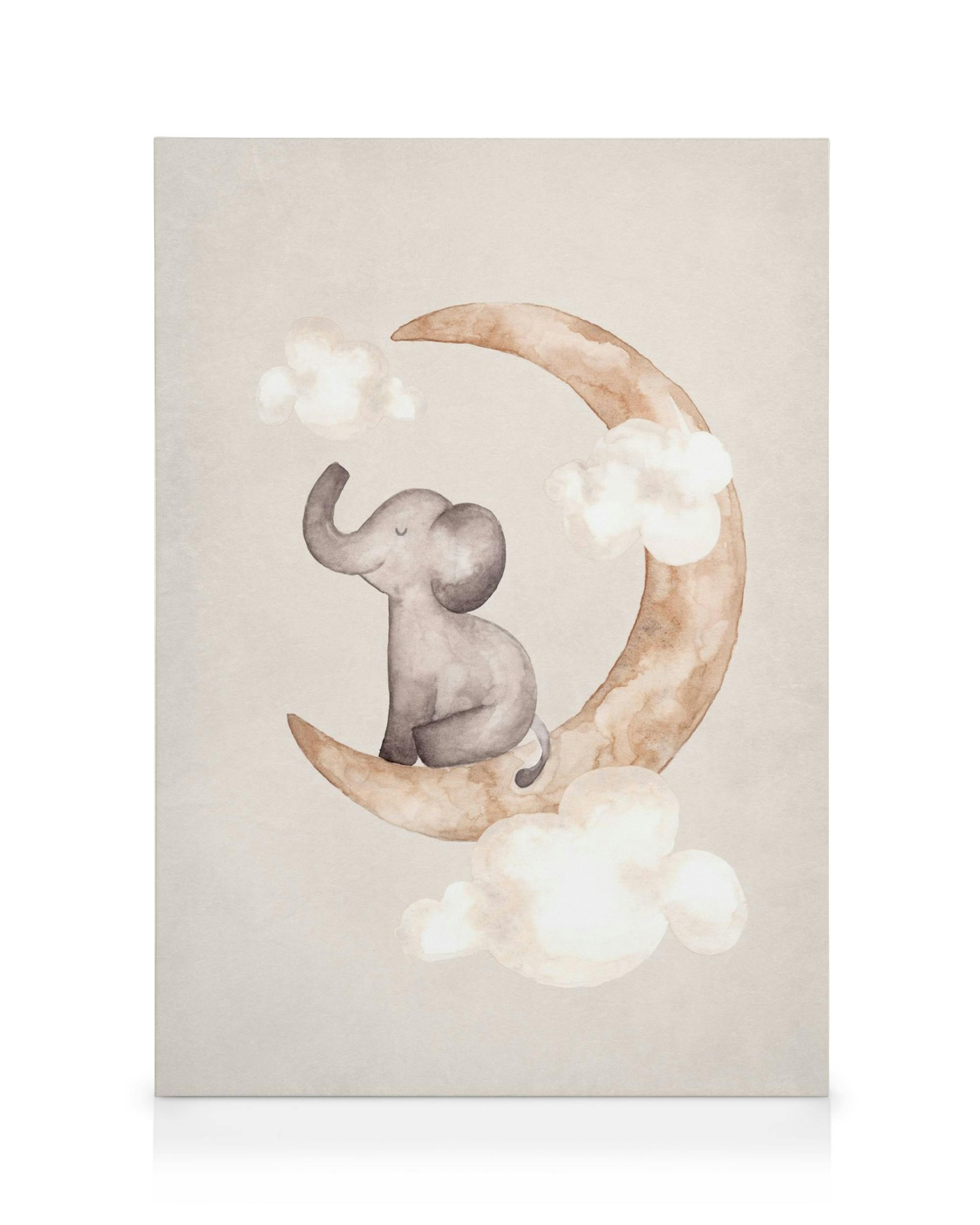 Toile dun éléphant gris aquarelle assis sur une lune brune, entouré de nuages blancs sur fond beige clair.
