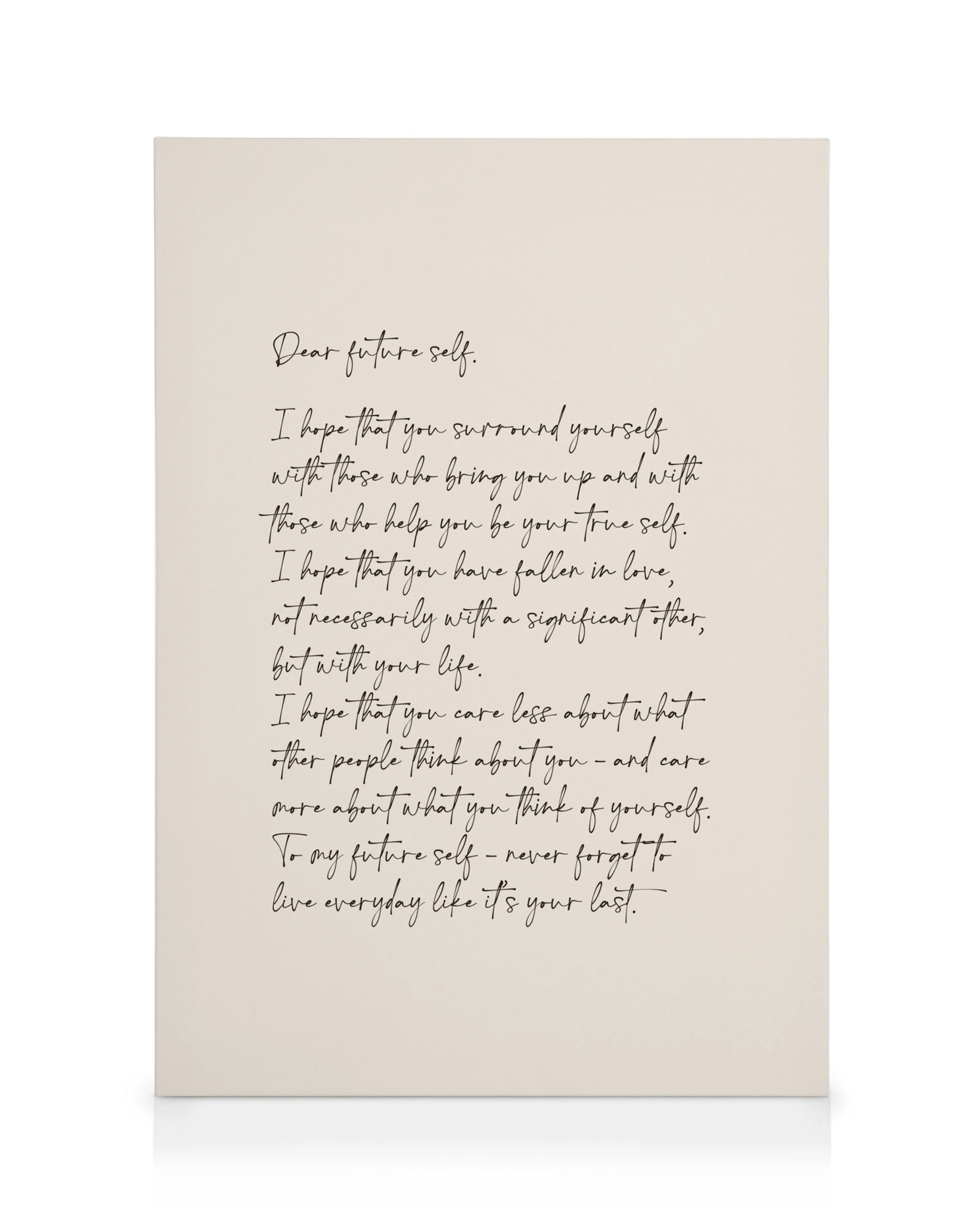 Toile crème avec texte manuscrit Dear future self, message inspirant damour et dauthenticité.