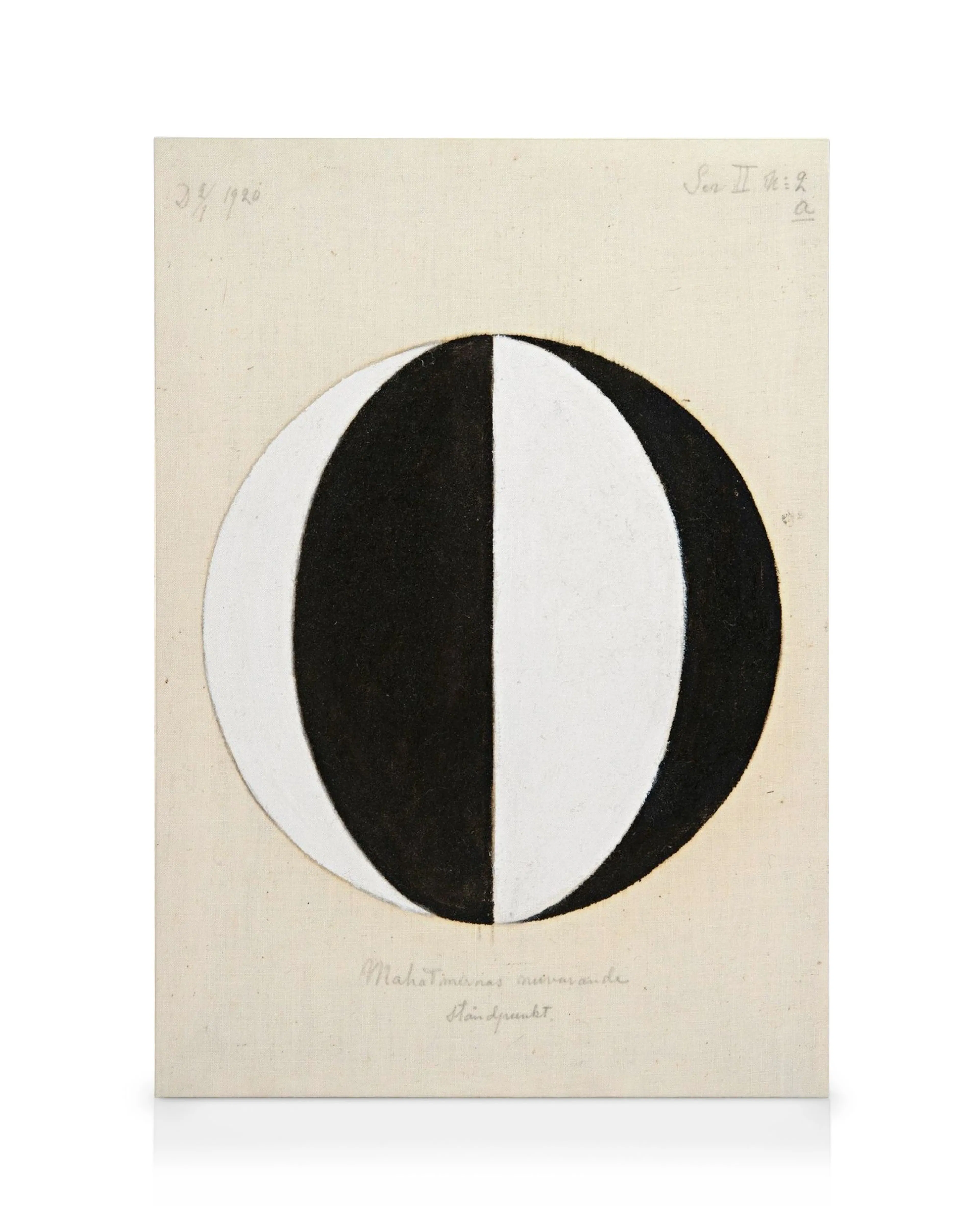 Toile abstraite en noir et blanc, cercle vertical divisé, fond beige, typographie encre noire.