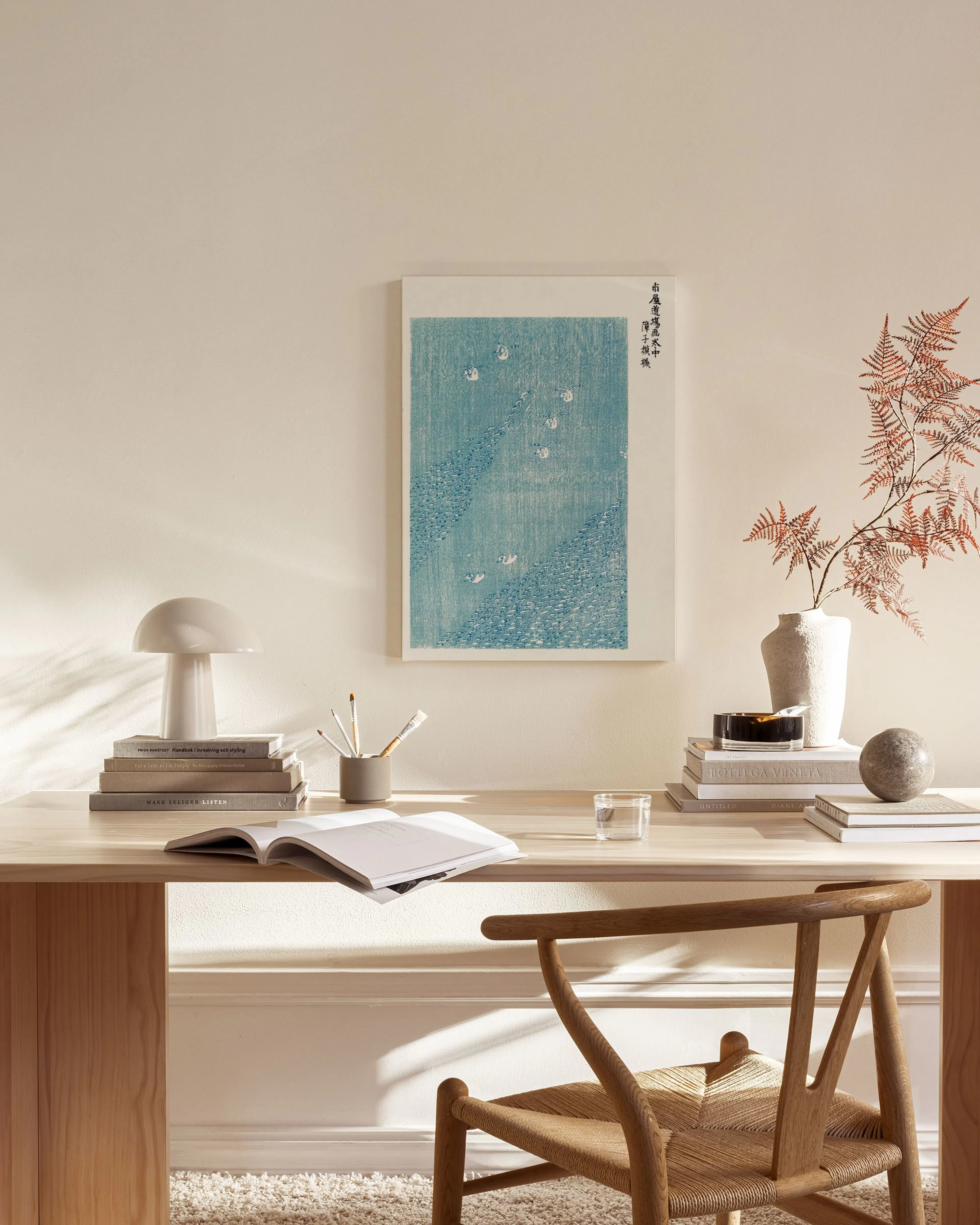 Tela decorativa com imagem de um lago azul-turquesa com cisnes brancos, em estilo japonês Ukiyo-e. Ideal para sala de estar ou q