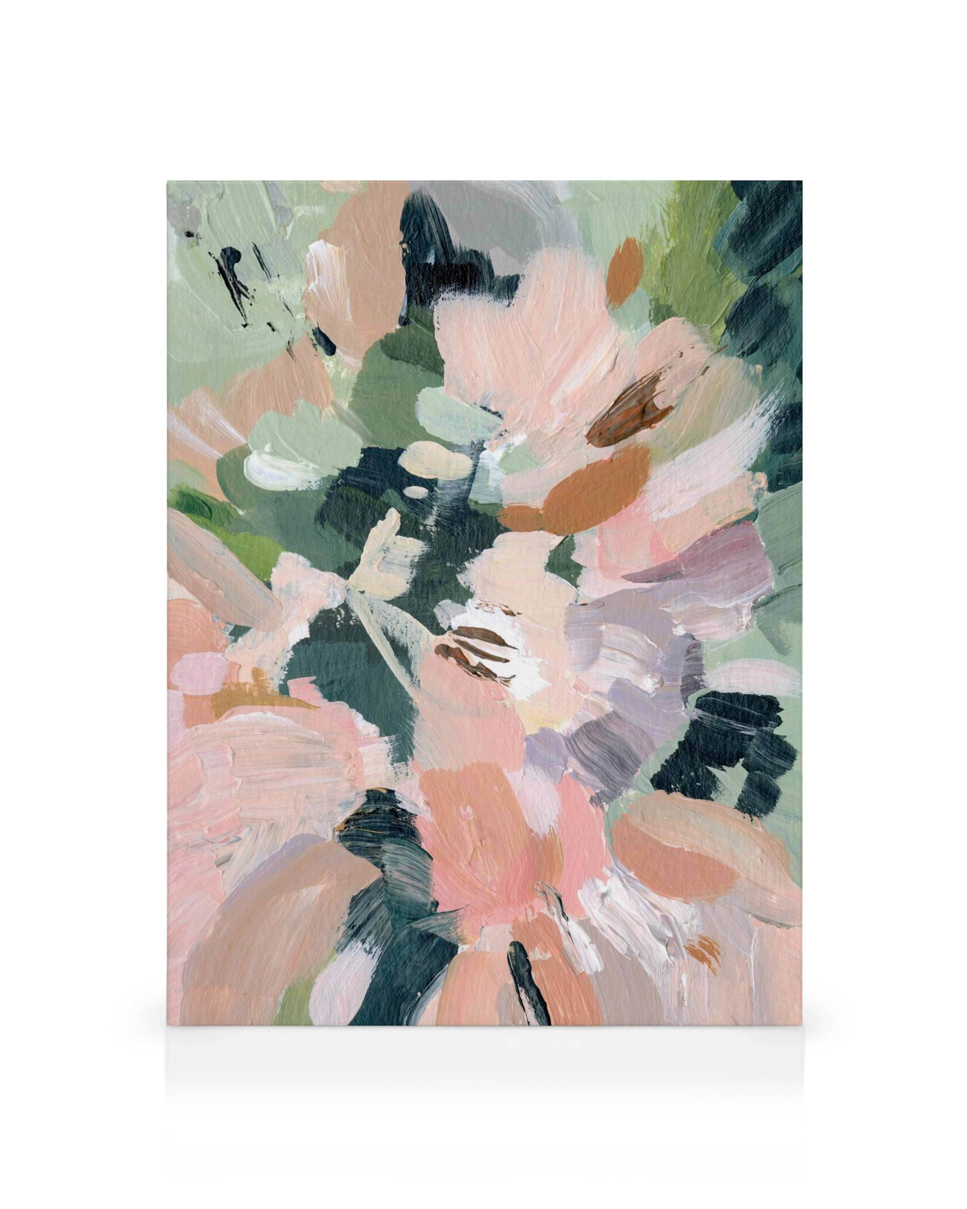 Abstract canvas met dikke penseelstreken in roze, beige, groen en bruin op een witte achtergrond.