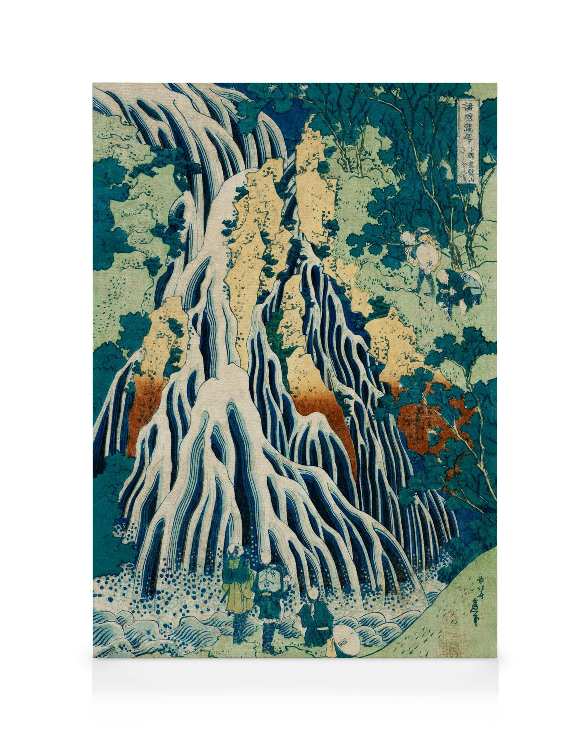 Hokusai kunstverk, Kirifuri fossen, Kurokami fjellet. Blått, hvitt og grønt i kunstneriske linjer, japansk fossefallsbilde.