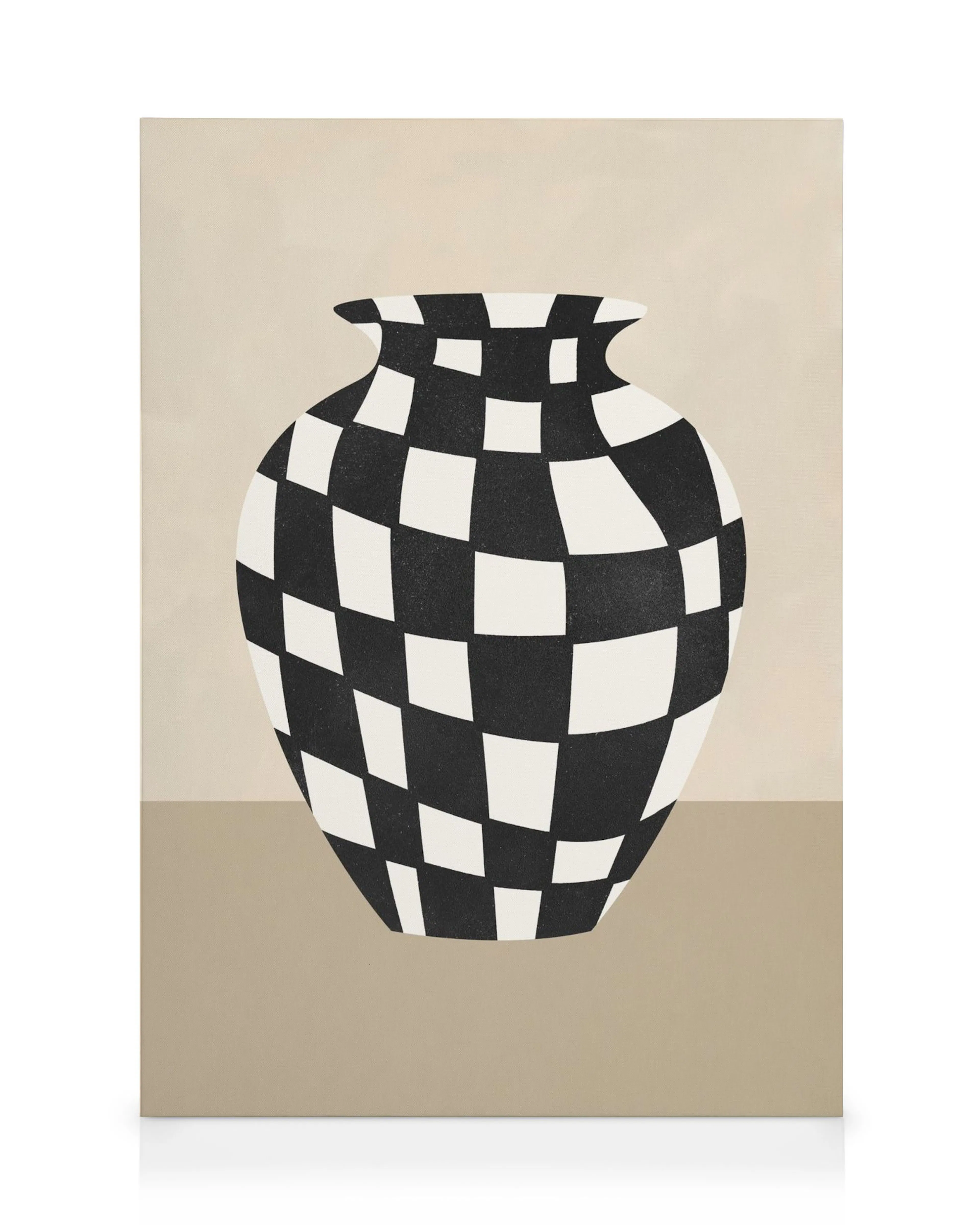 Lienzo con jarrón a cuadros blanco y negro sobre fondo beige, arte decorativo moderno.