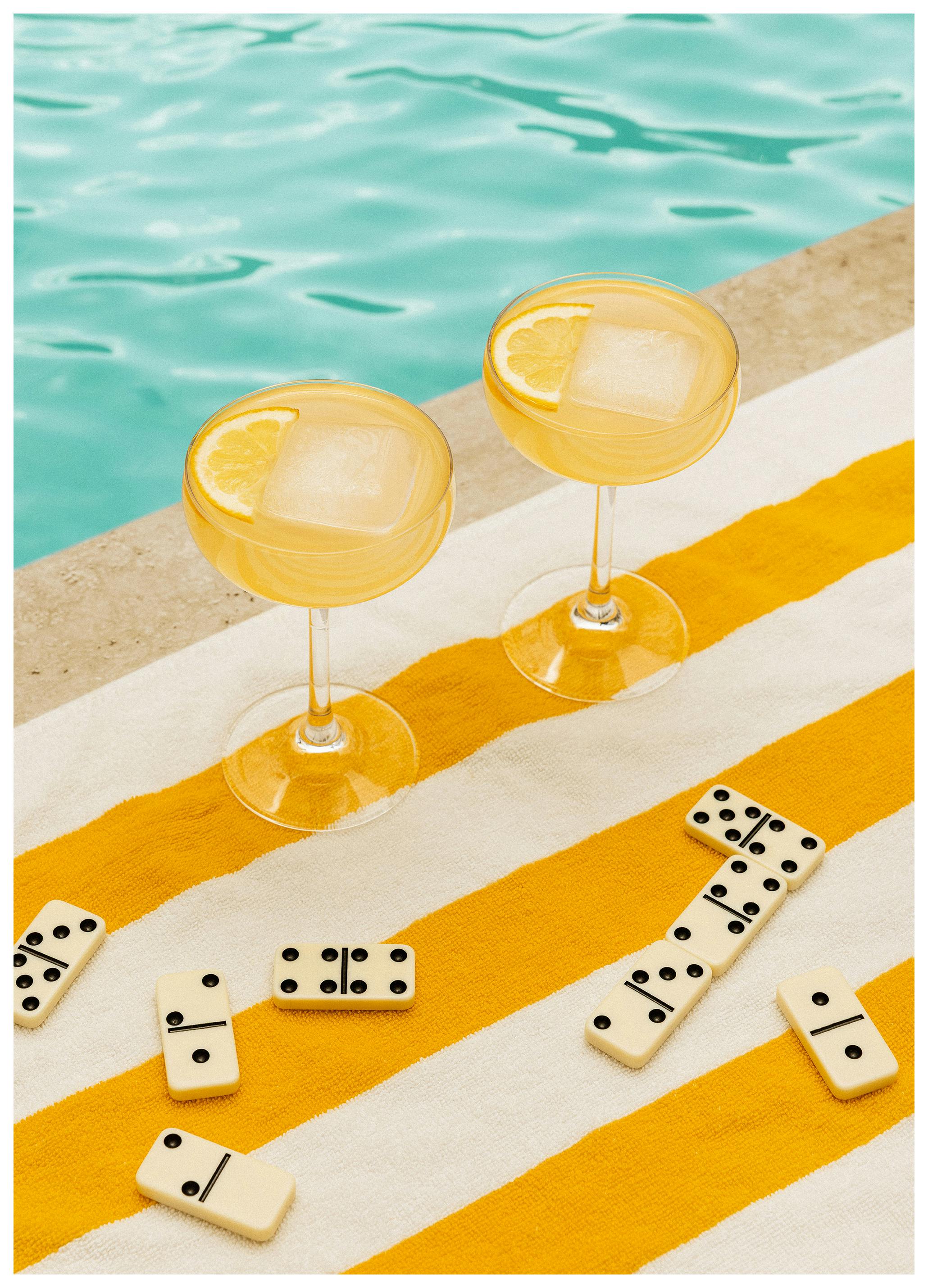 Sip and Play Poster (50x70 cm)